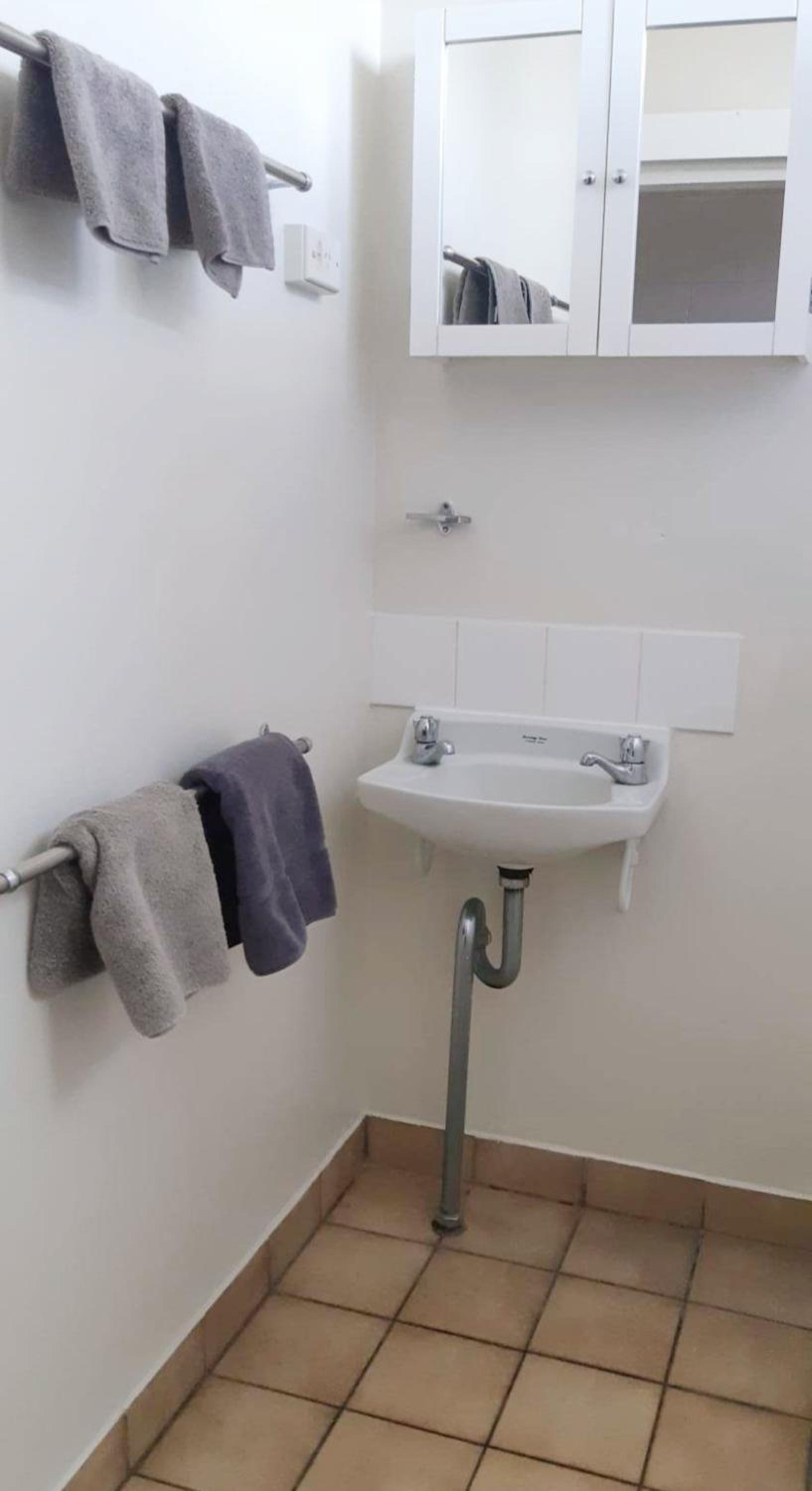 Standard Triple Room with Ensuite Bathroom - Photo 4
