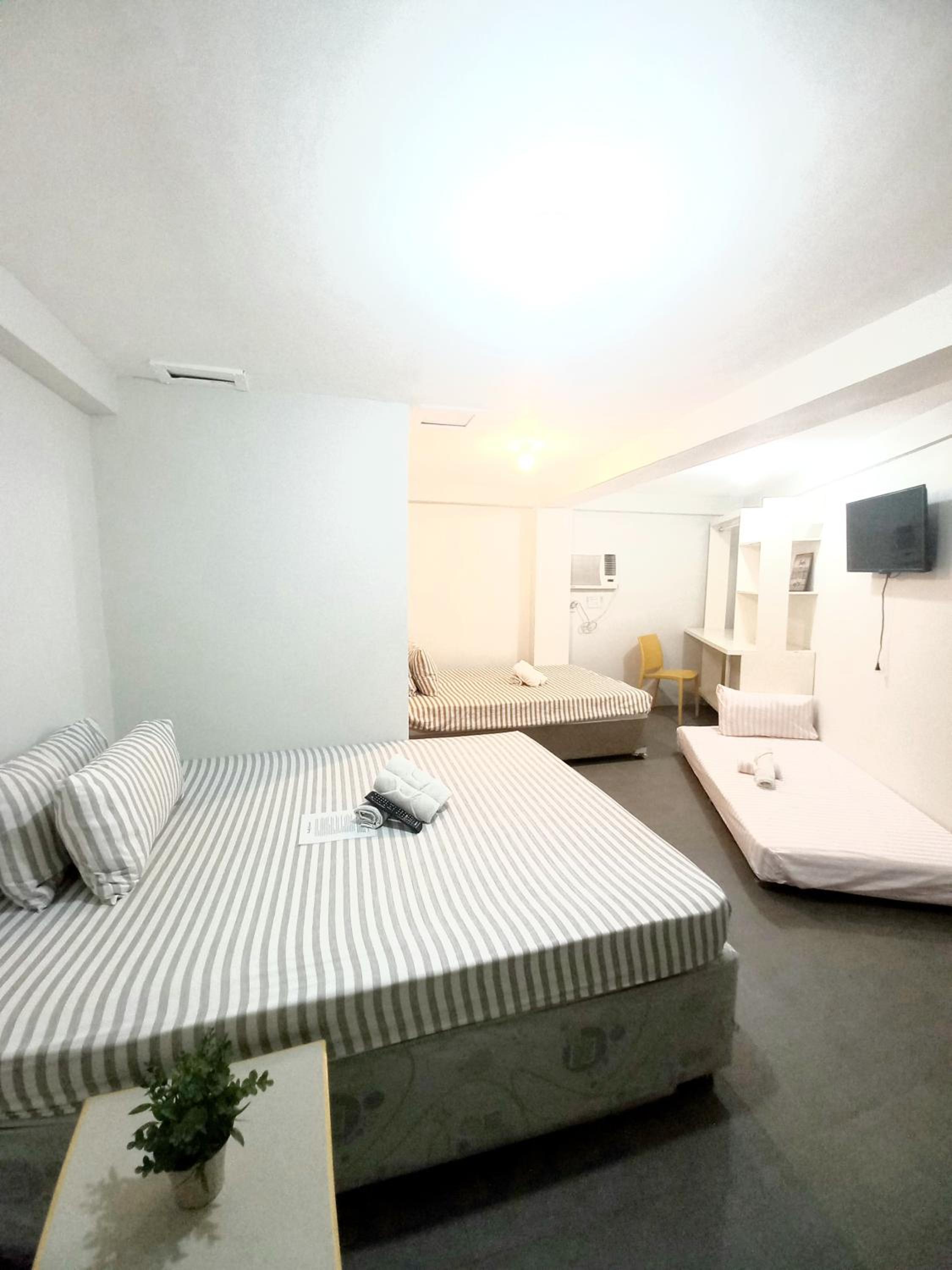 Standard Family Room - Photo 3