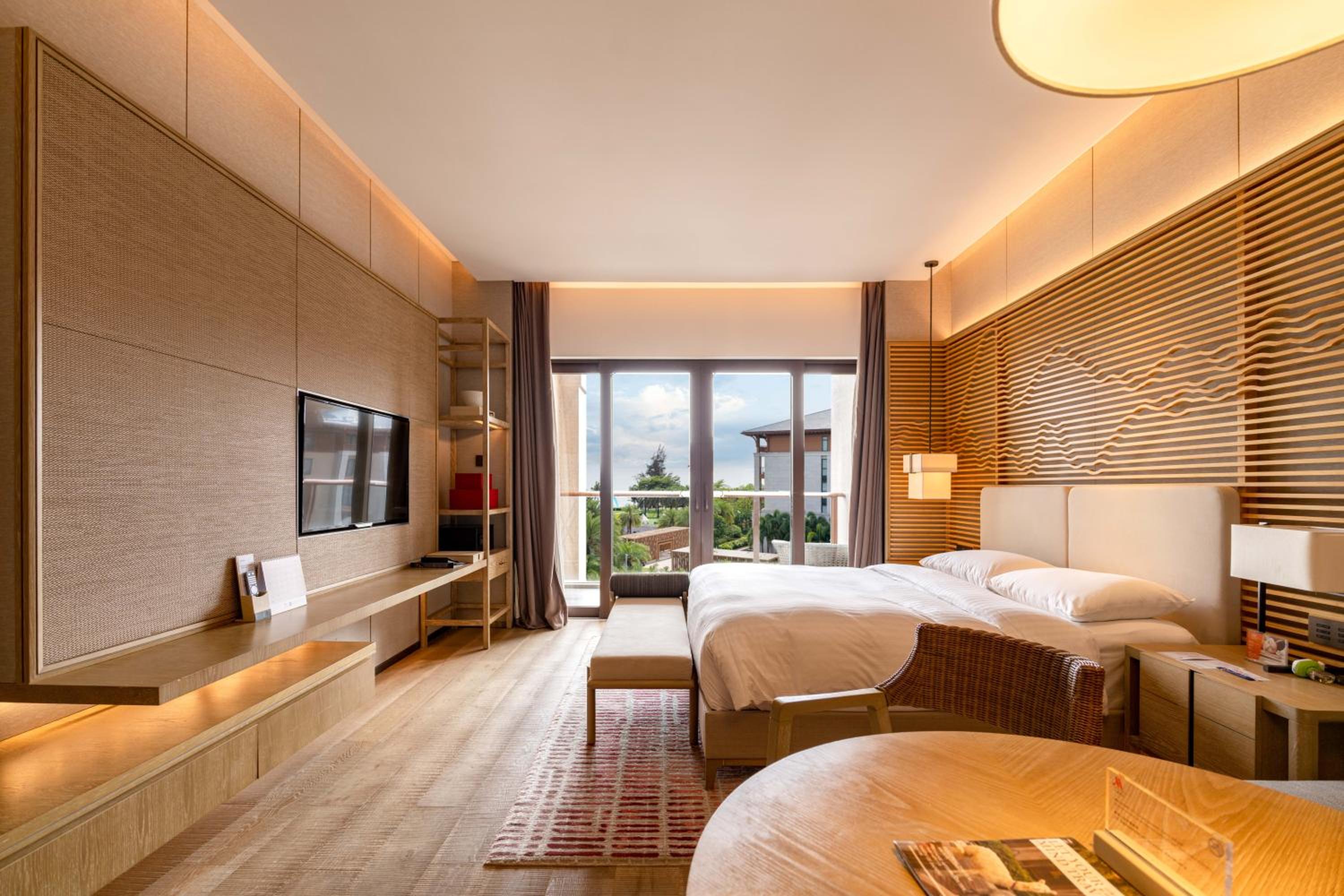 Deluxe Seaview King Room  photo 1