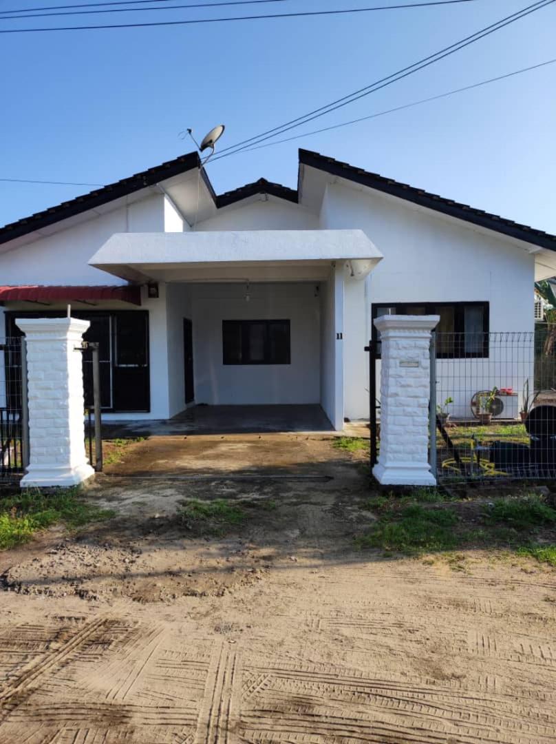 Three-Bedroom House photo 2