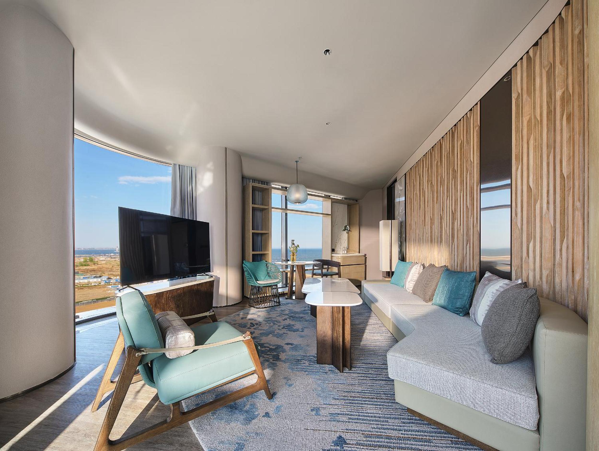 King Suite with Balcony and Ocean View - Photo 4