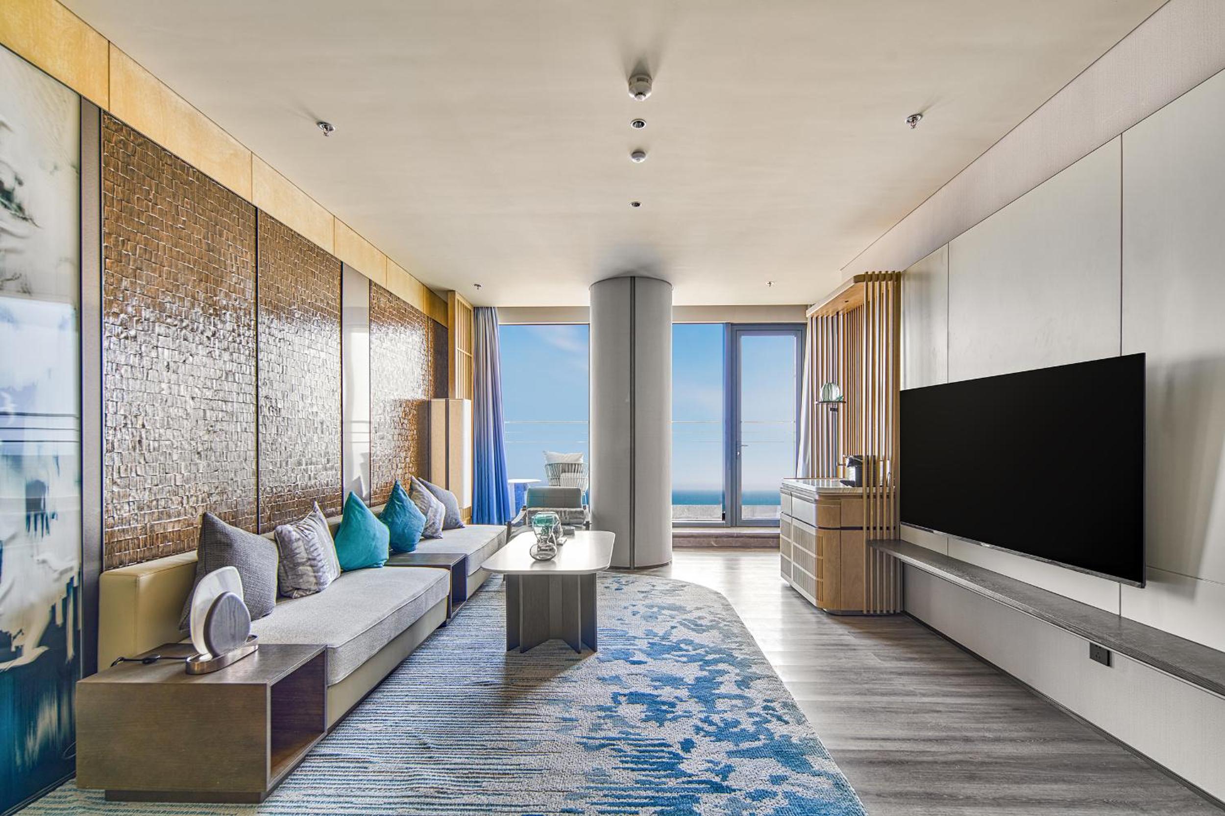 Premium King Suite with Balcony and Ocean View - Photo 1