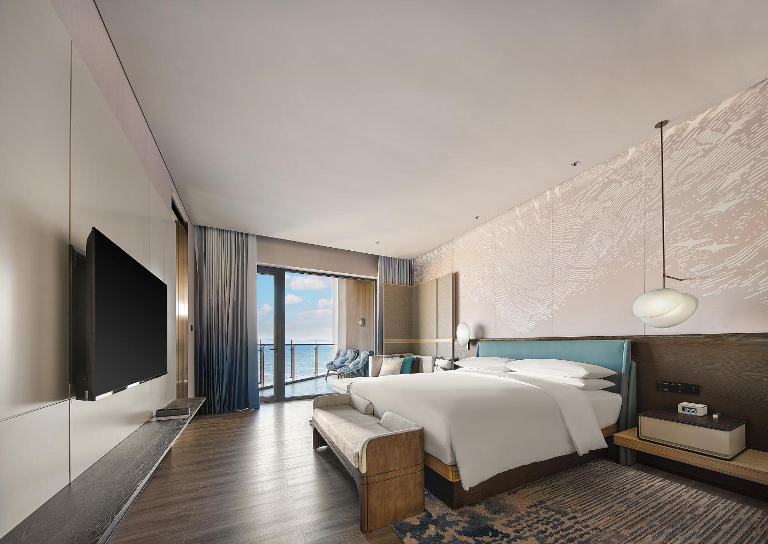 King Suite with Balcony and Ocean View - Photo 5