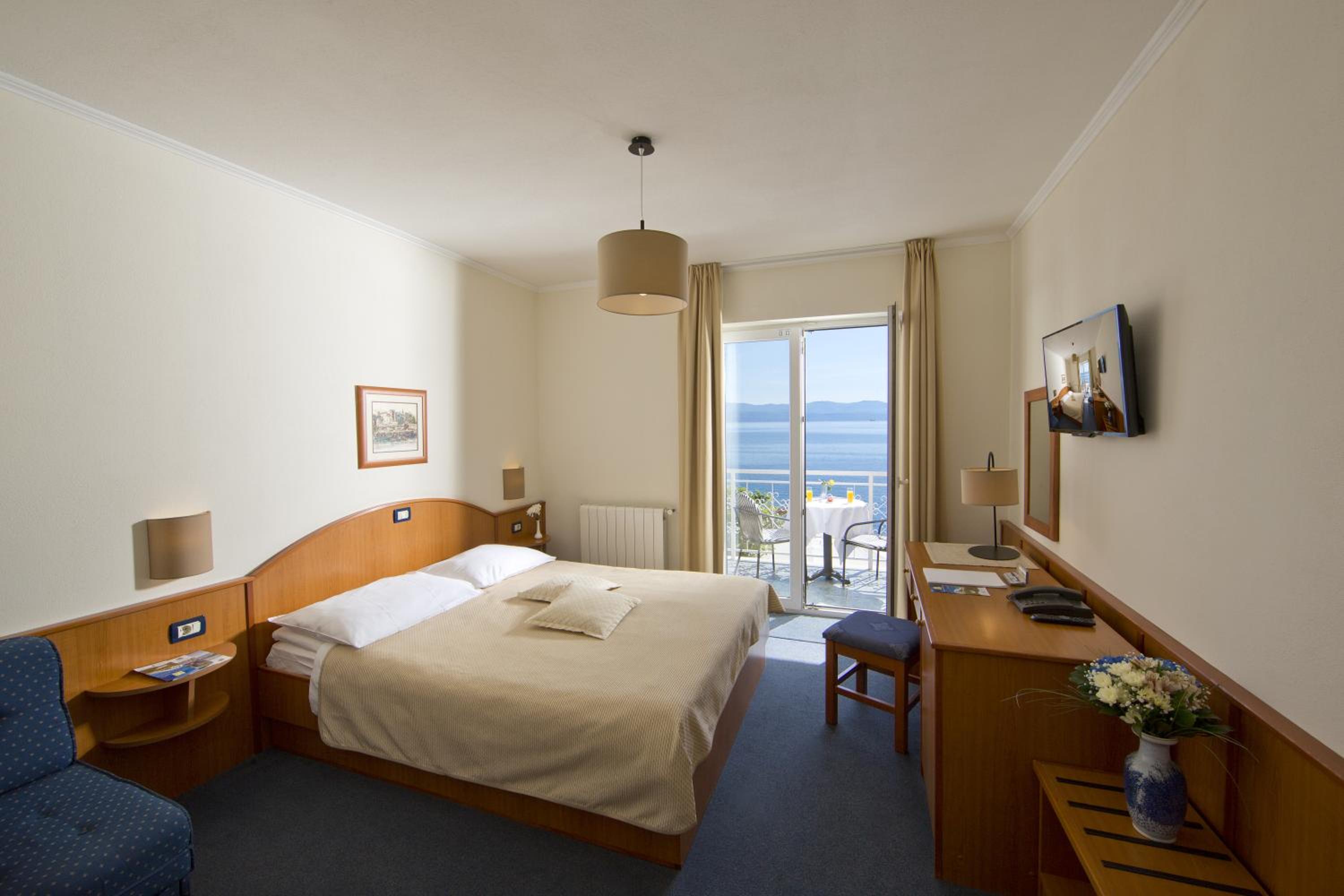 Double or Twin Room with Sea View