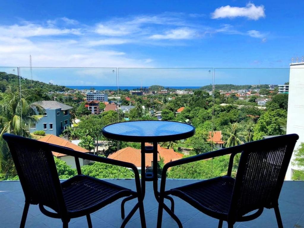 Apartment with Balcony photo 3