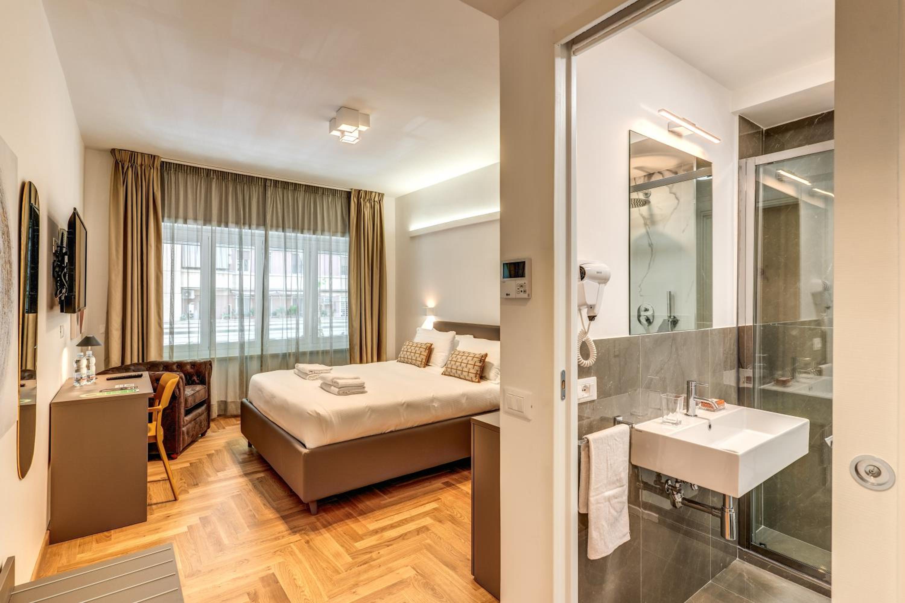 Standard Double Room photo 3