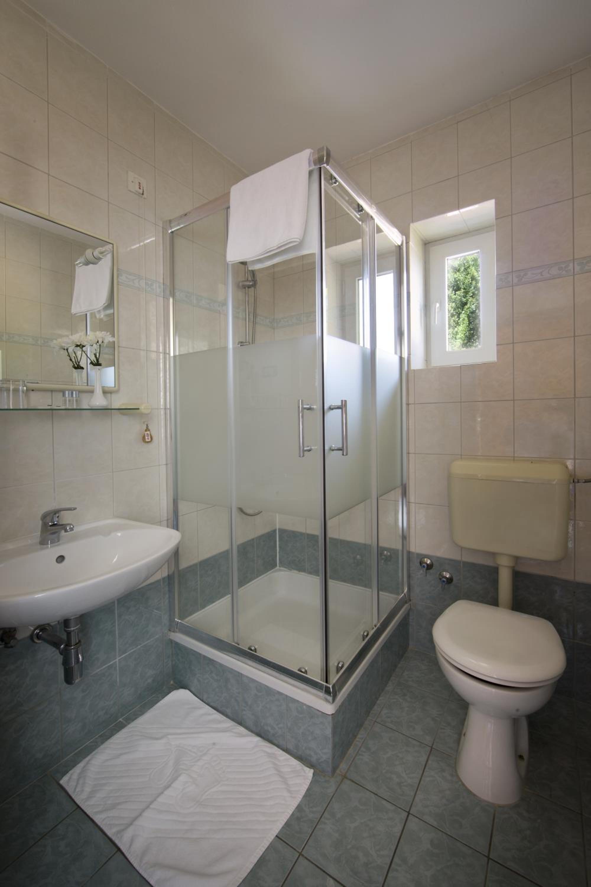 Double or Twin Room with Mountain View photo 2