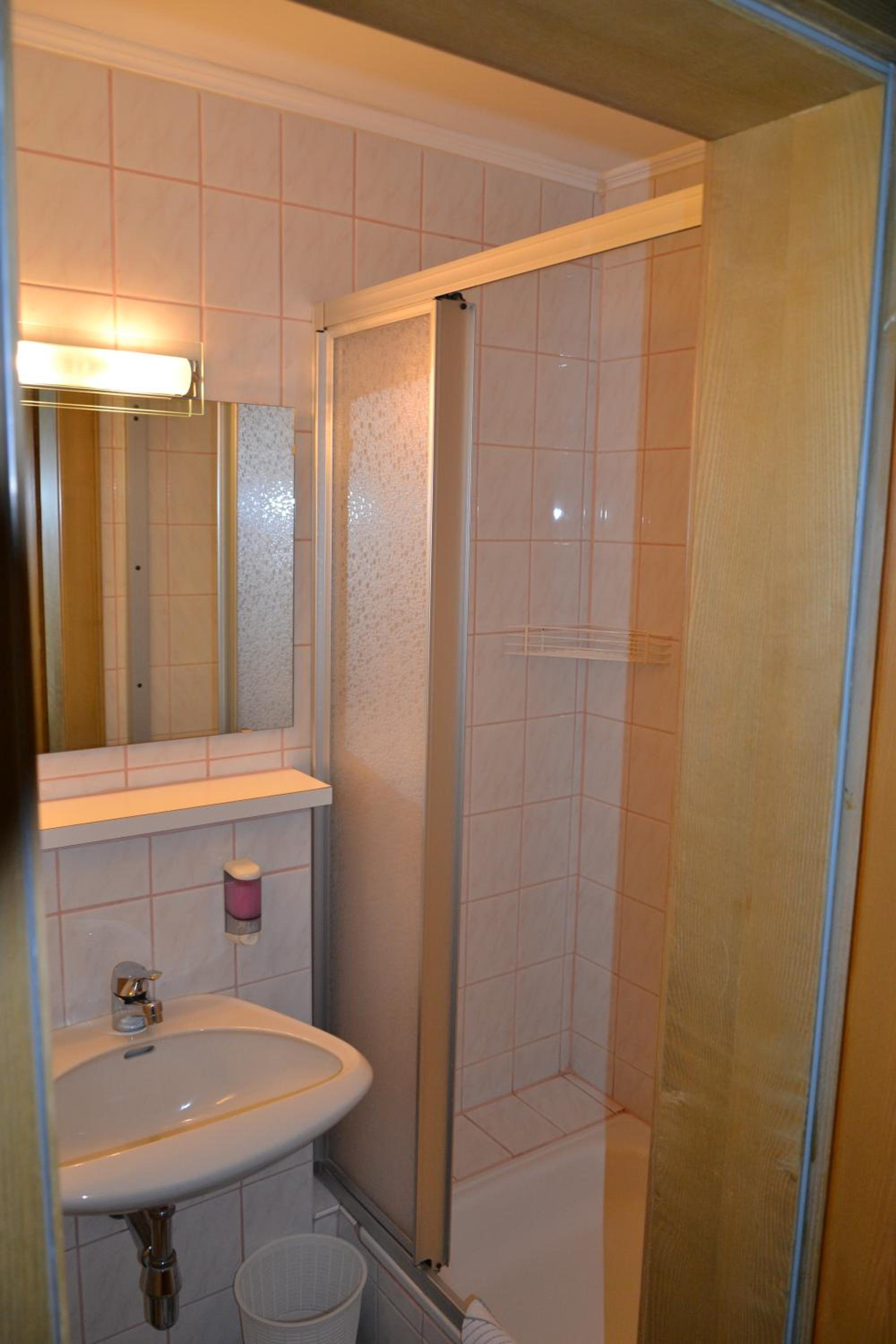 Standard Double Room - Photo 2