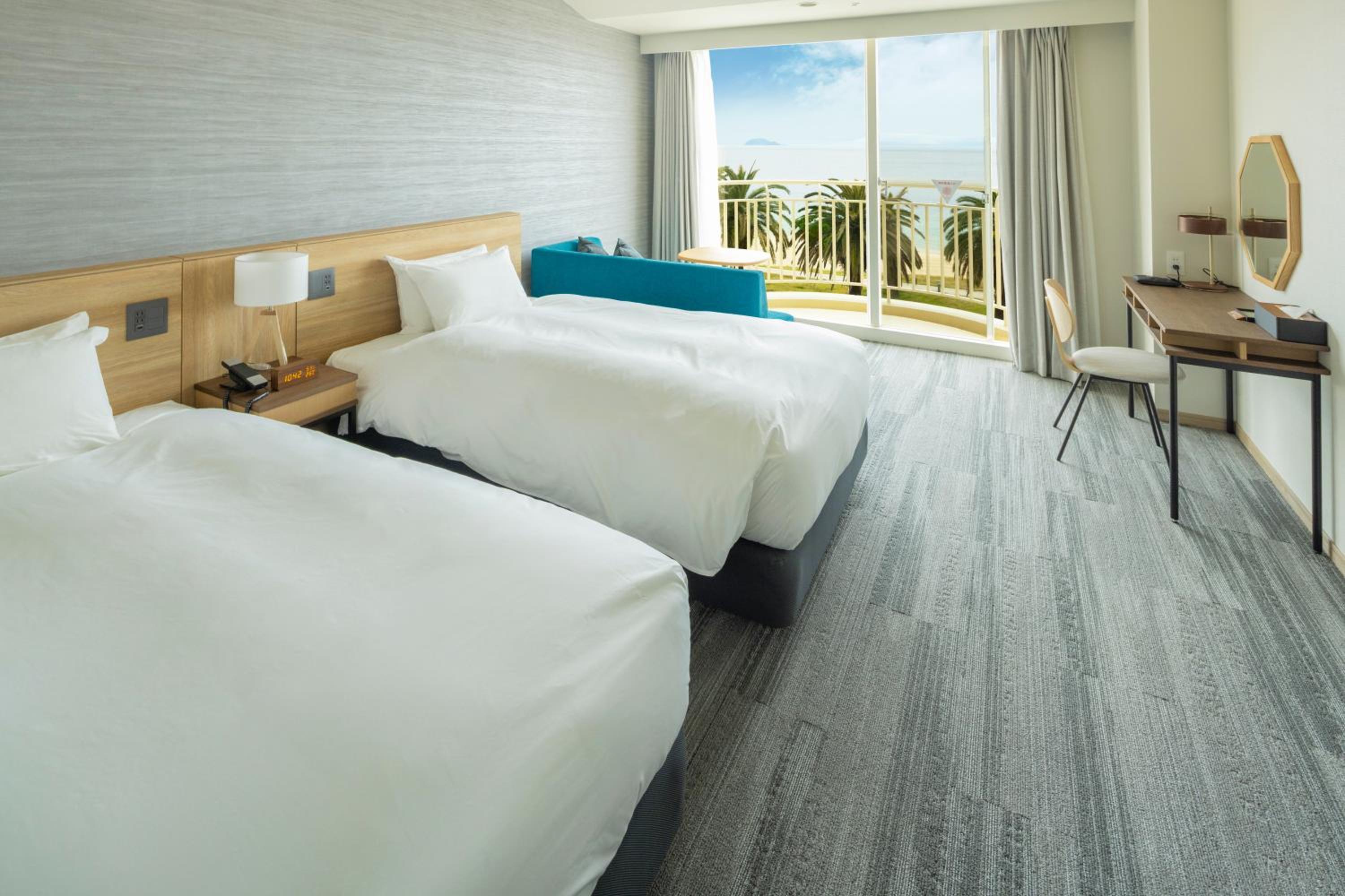 Superior Twin Room with Sea View - Photo 2
