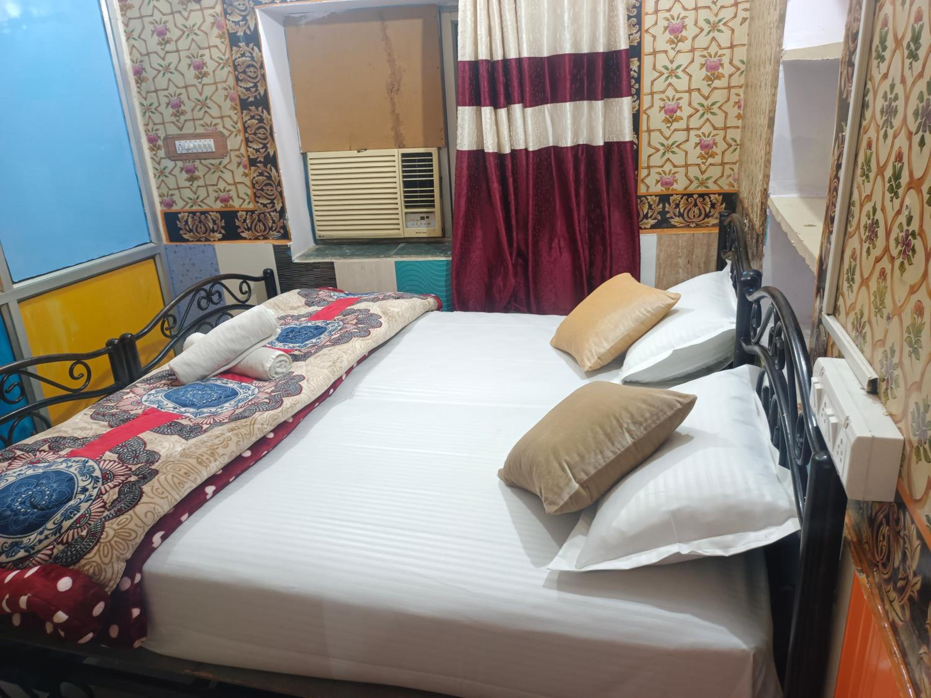 Deluxe Double Room with Shower - Photo 6