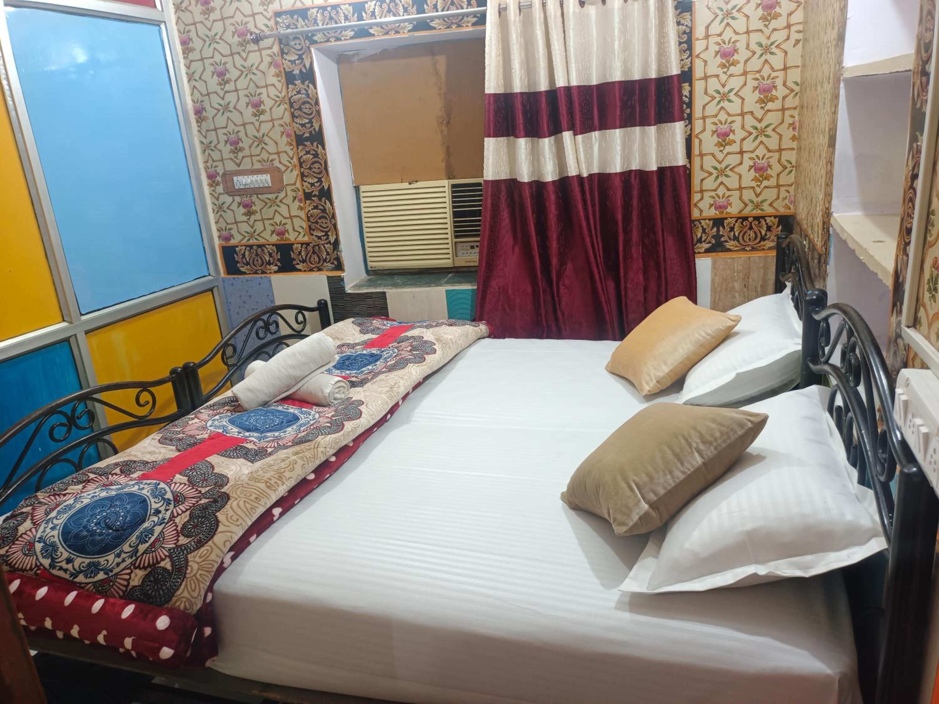 Deluxe Double Room with Shower - Photo 7