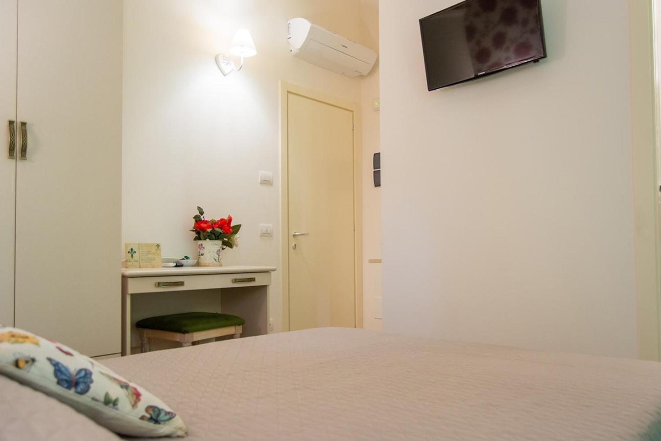 King Room with Balcony photo 3