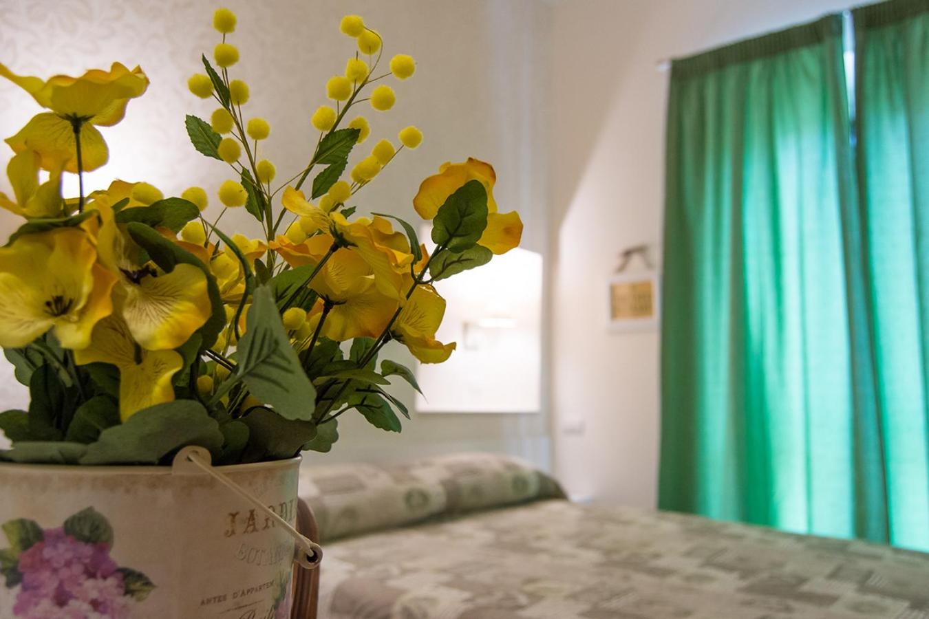 Queen Room with Balcony photo 2