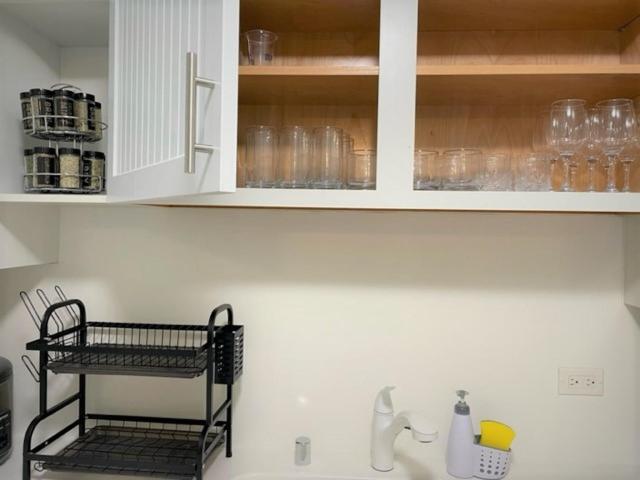 Waikiki Condo 2 Bedrooms 2 Bathrooms with 1 free parking space: Two-Bedroom Apartment photo