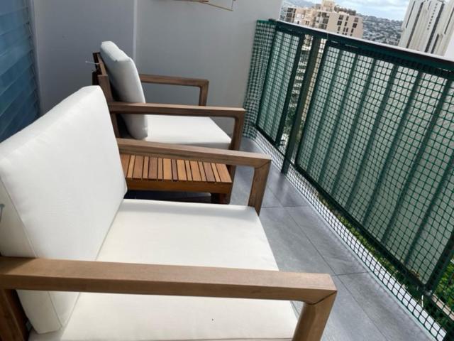 Waikiki Condo 2 Bedrooms 2 Bathrooms with 1 free parking space: Two-Bedroom Apartment photo