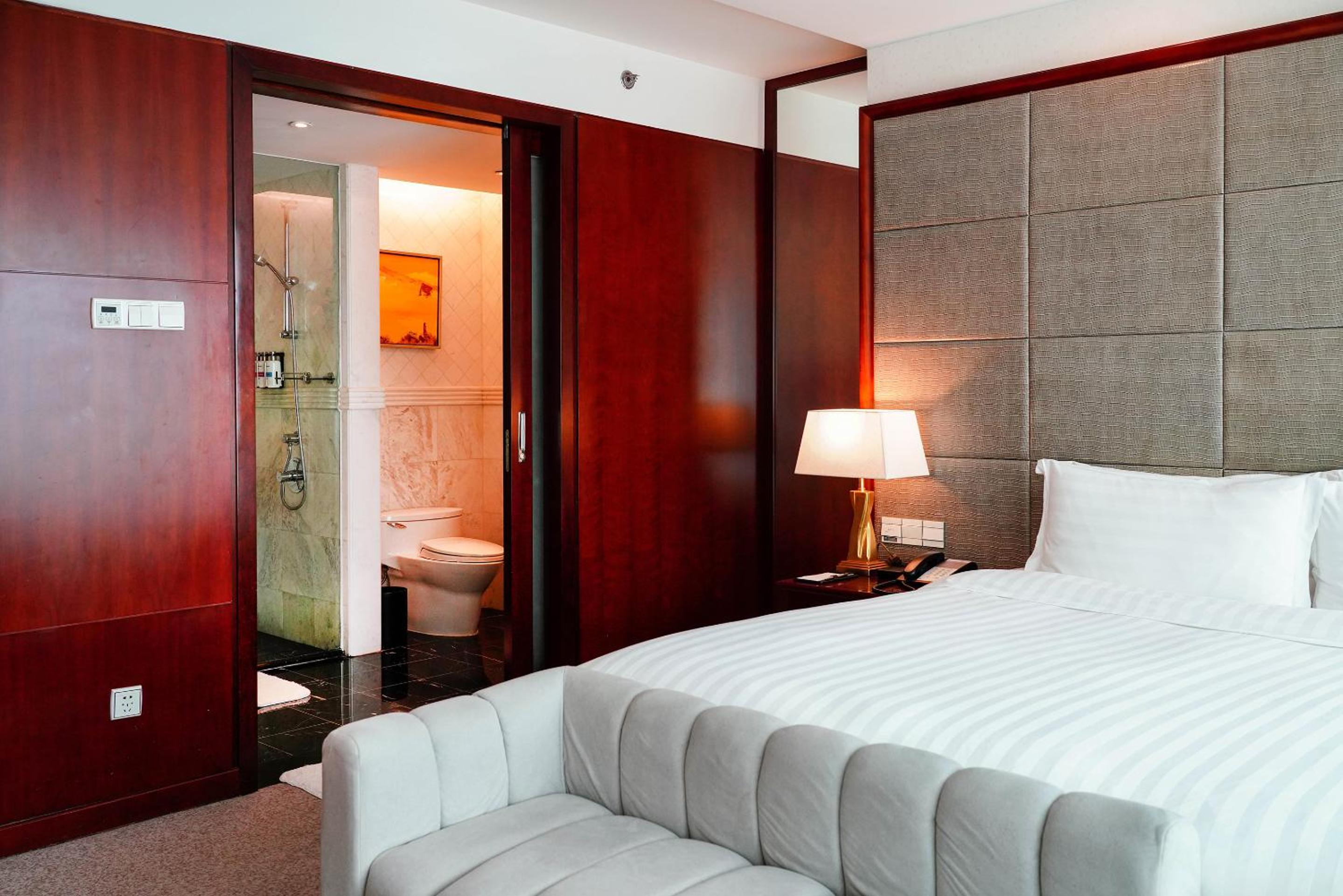 Superior King Room photo 2
