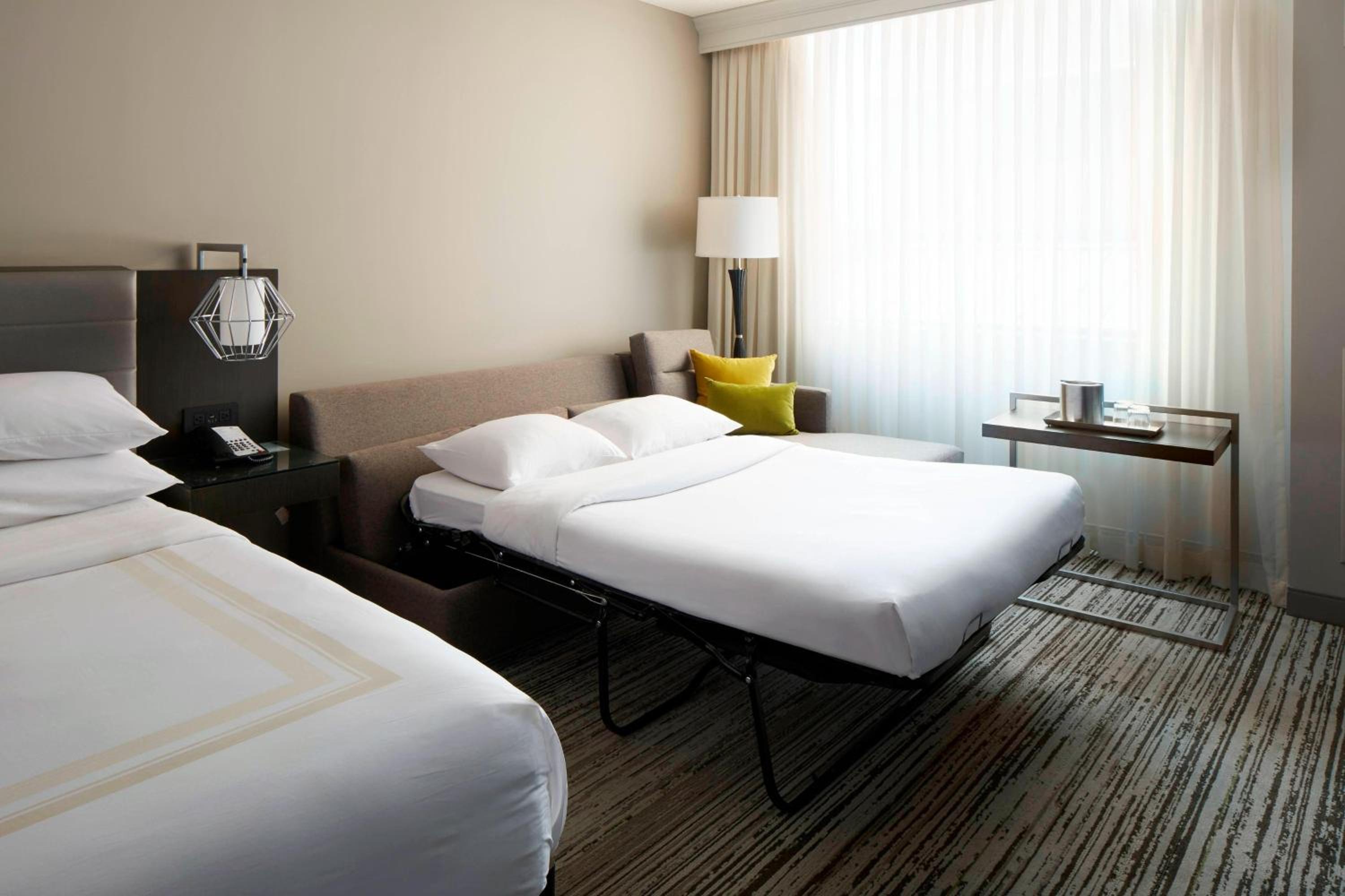 King Room with Sofa Bed - Photo 1