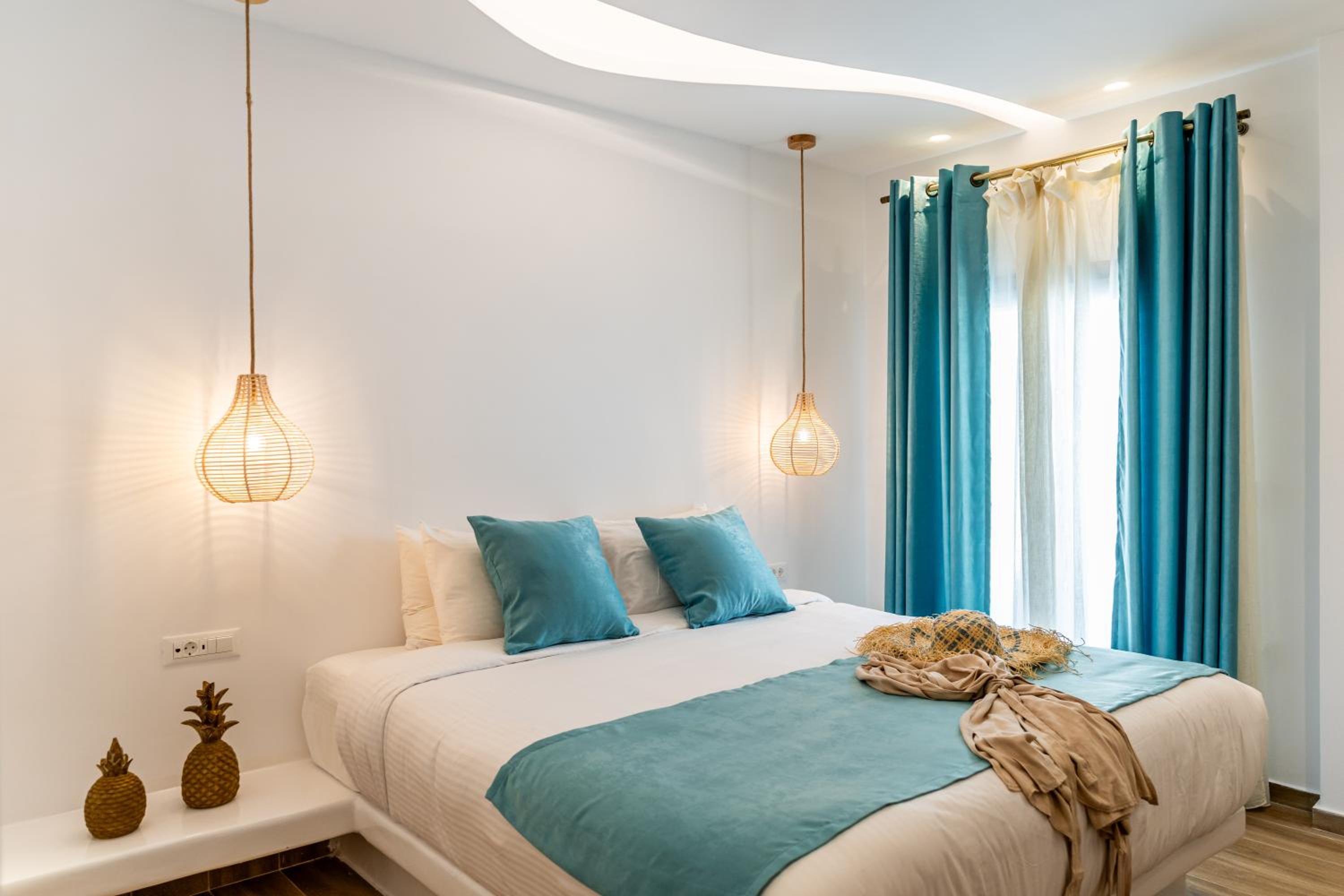 Junior Suite with with private outdoor jetted and courtyard view tub - Photo 7