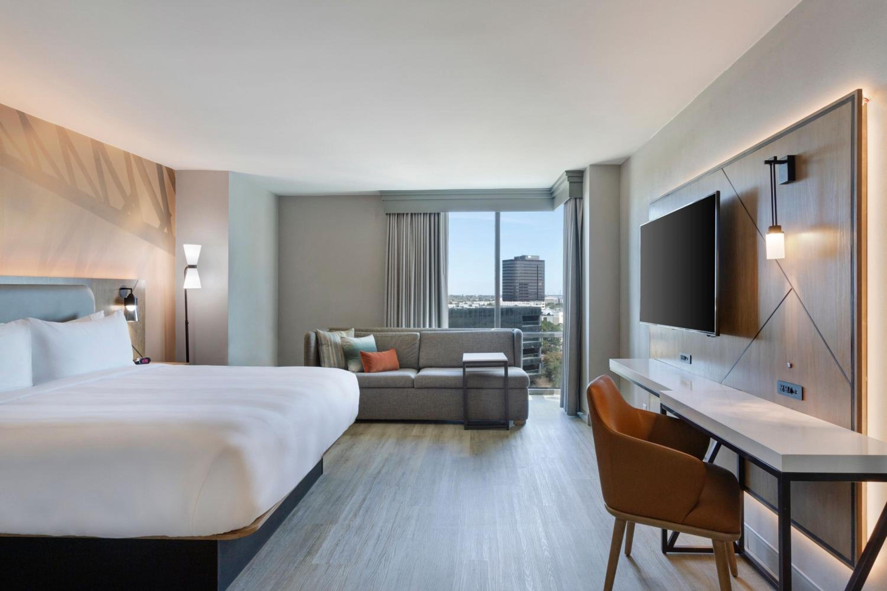 Executive King Bed - Photo 2