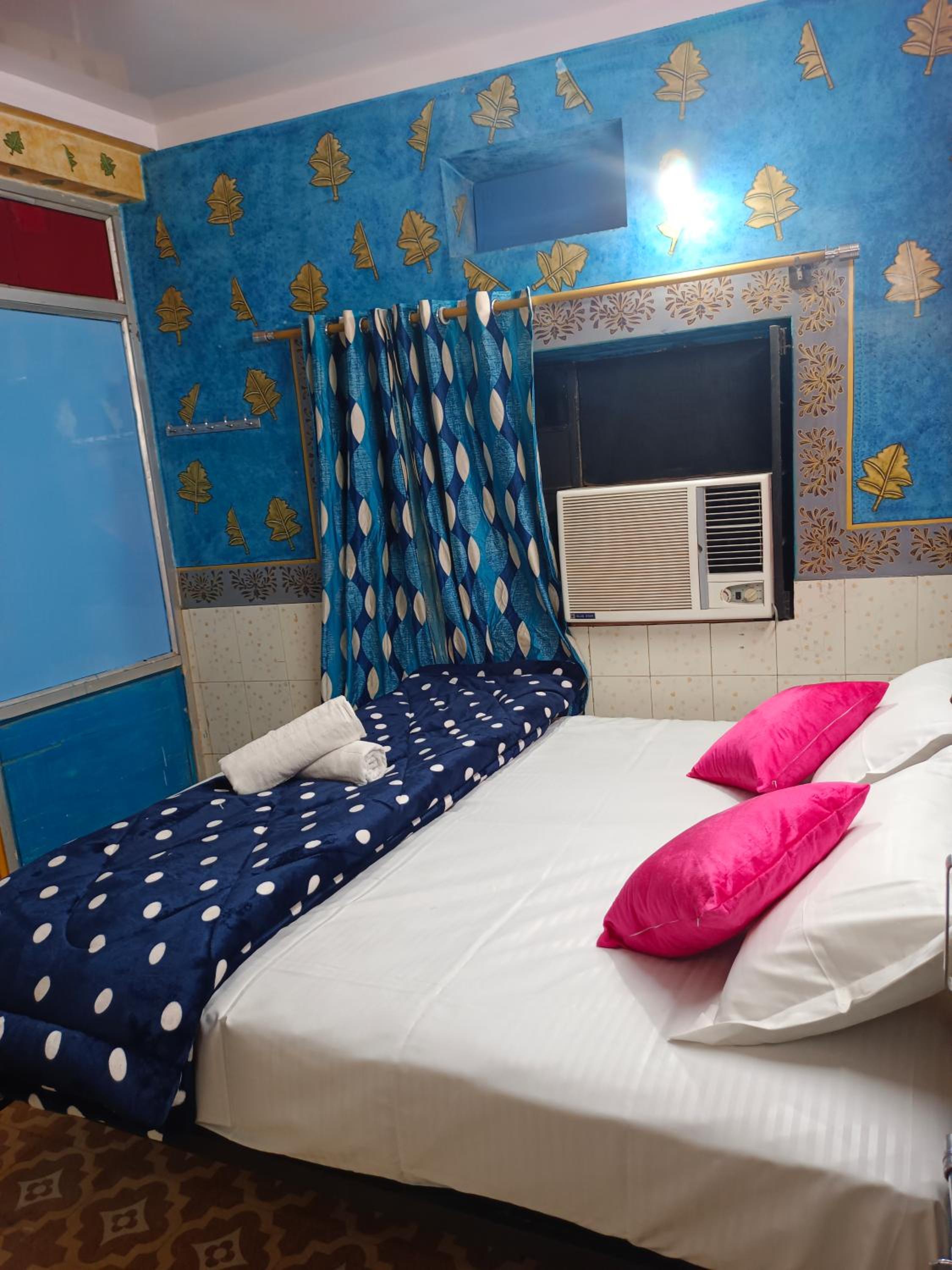 Deluxe Double Room with Shower - Photo 1