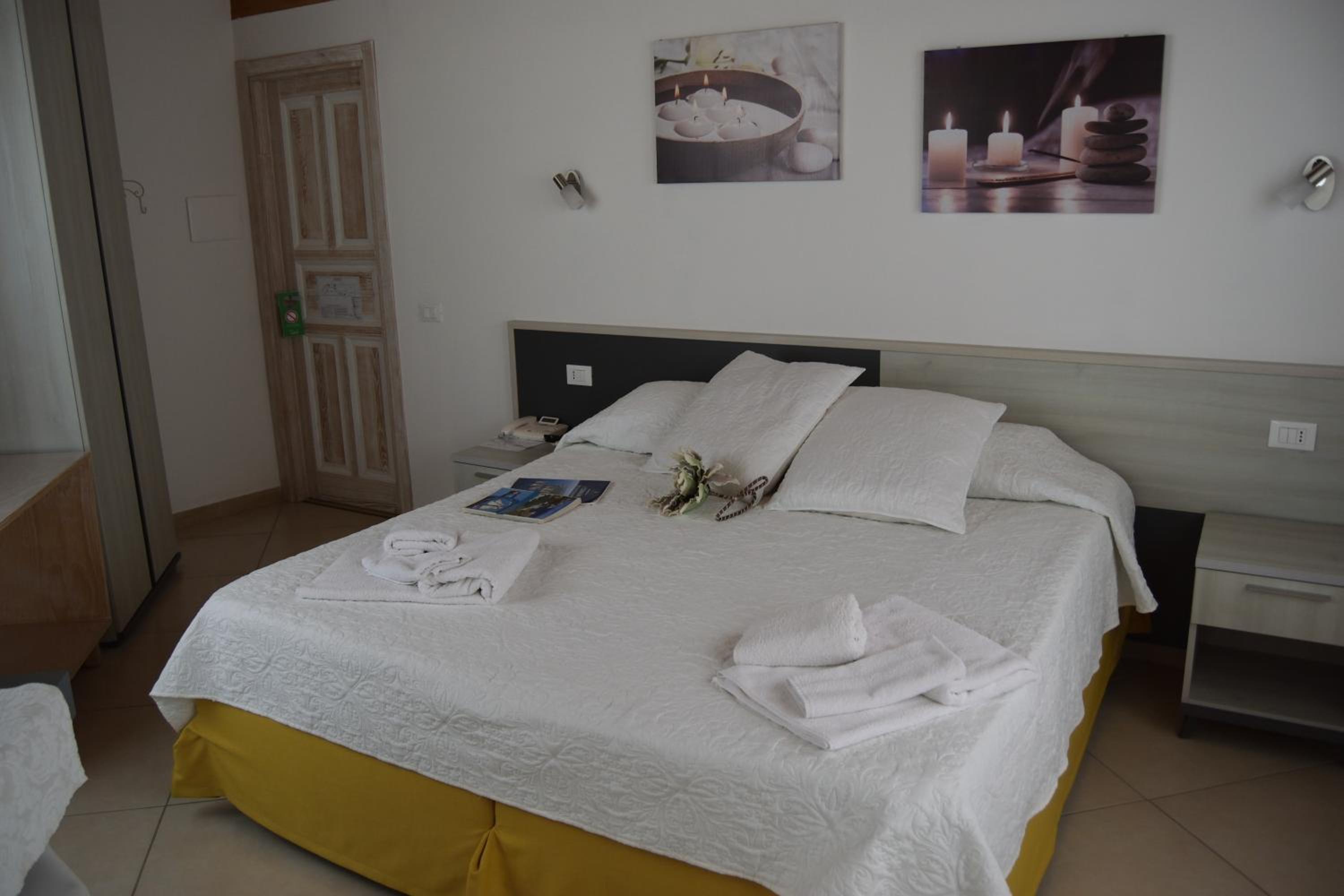 Deluxe Double or Twin Room photo 2