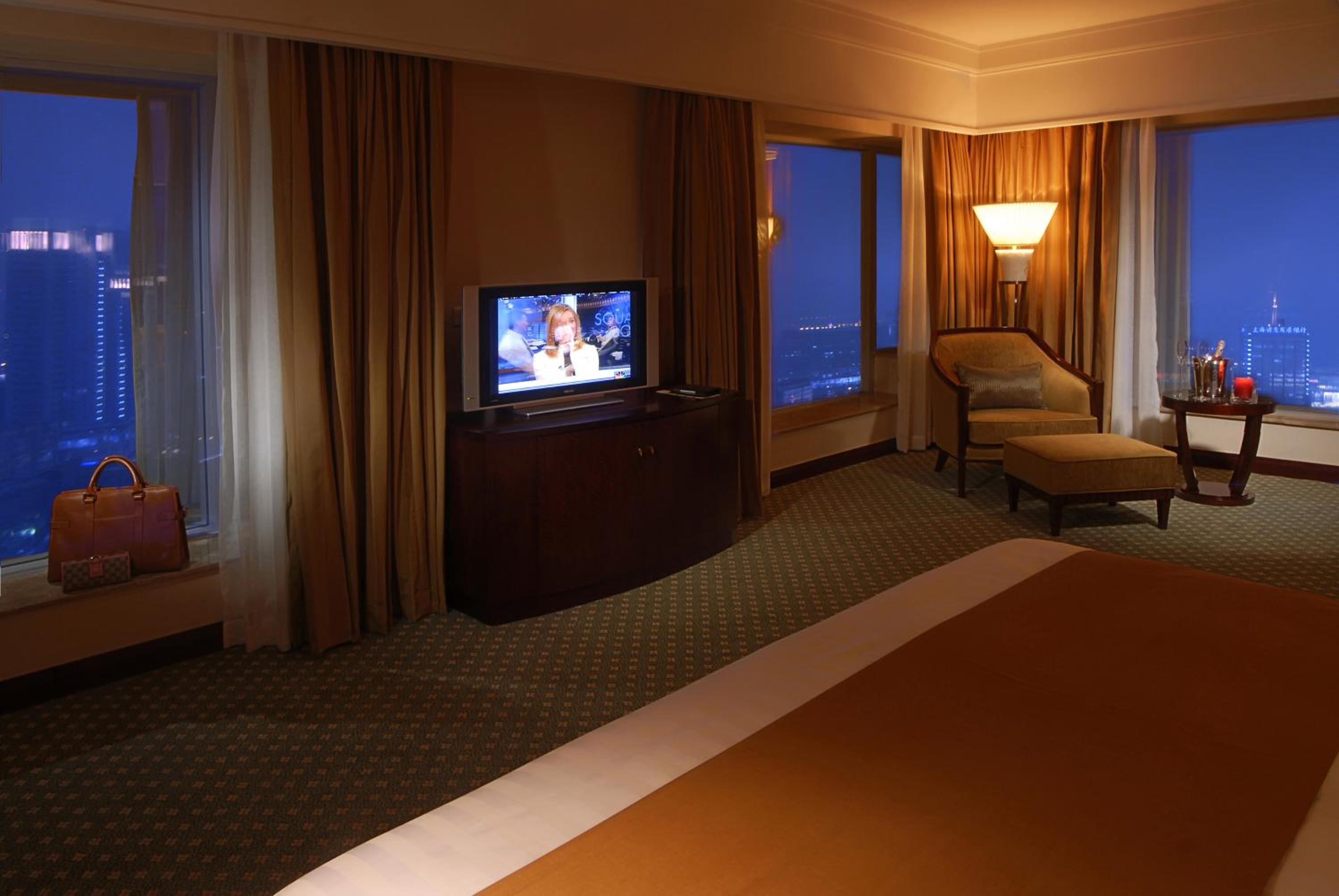 Deluxe Room, Larger Guest room, 1 King, City view