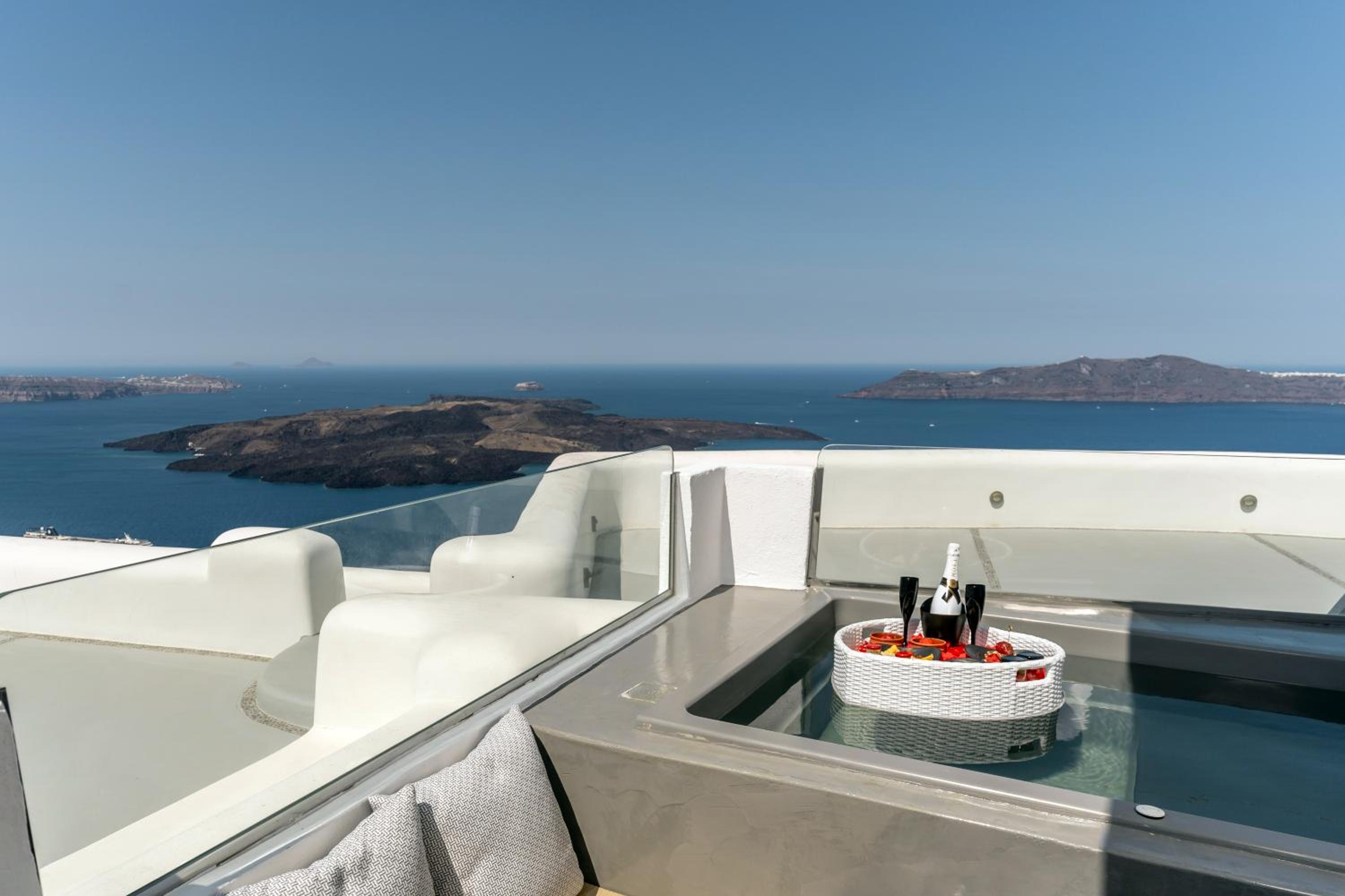 Superior Suite with private outdoor jetted tub and sea view - Photo 14