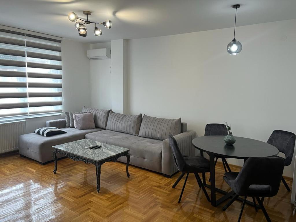 One-Bedroom Apartment photo 3