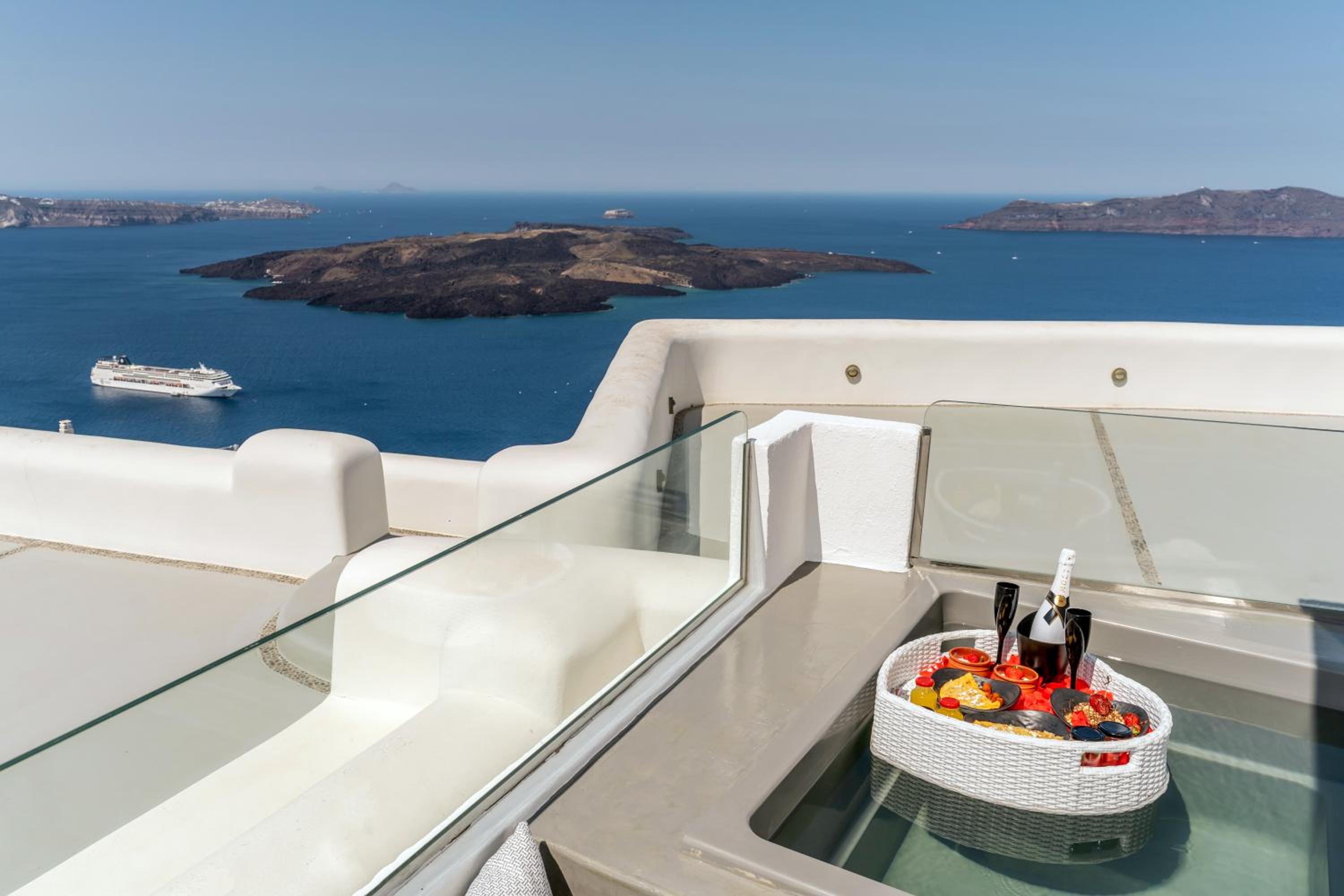 Superior Suite with private outdoor jetted tub and sea view - Photo 15