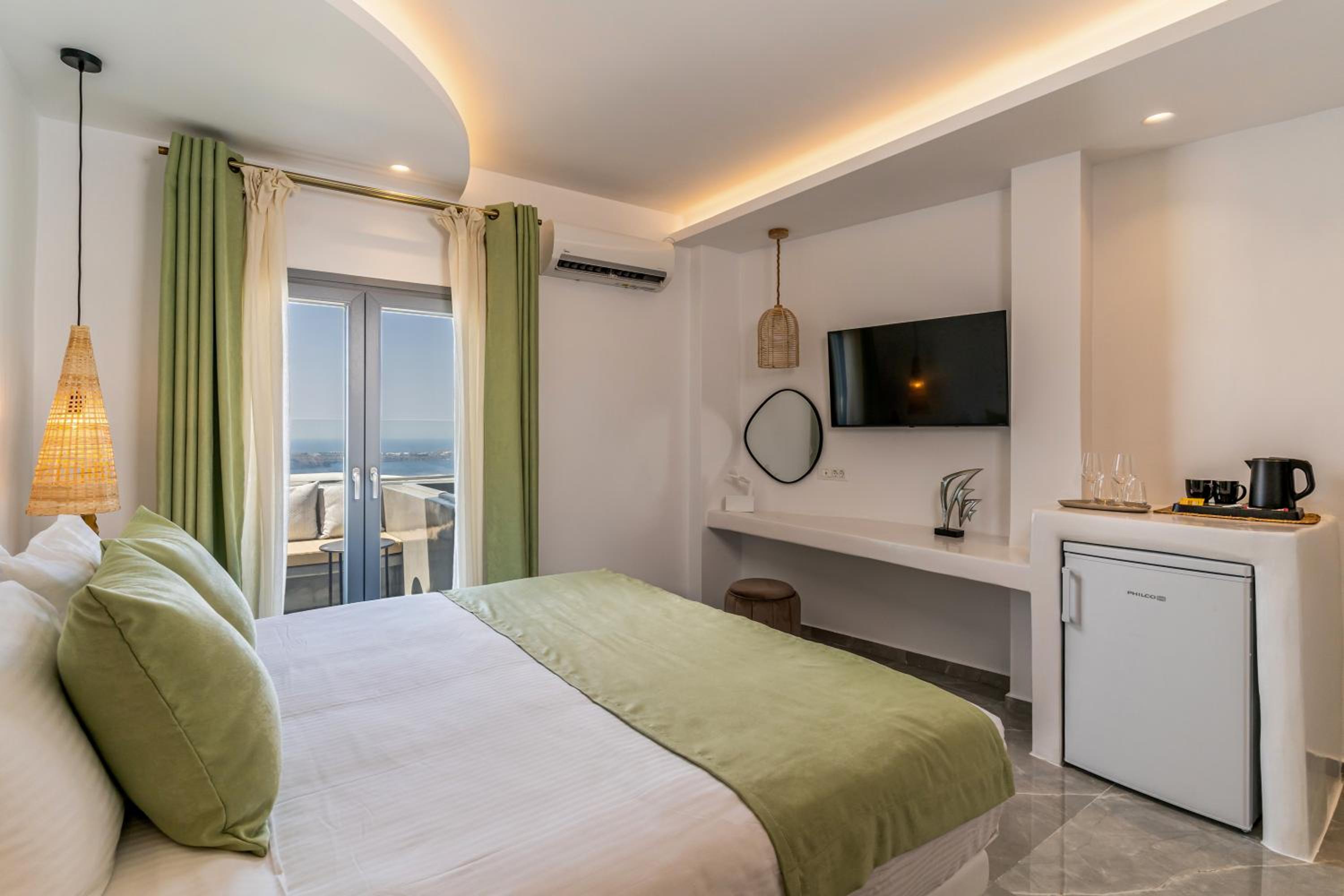 Superior Suite with private outdoor jetted tub and sea view