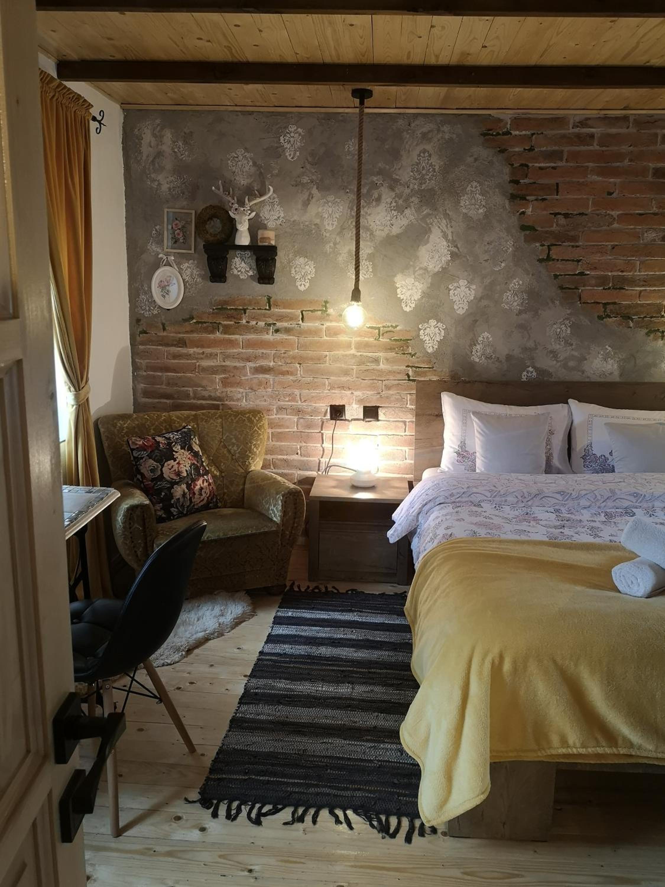 One-Bedroom House - Photo 17