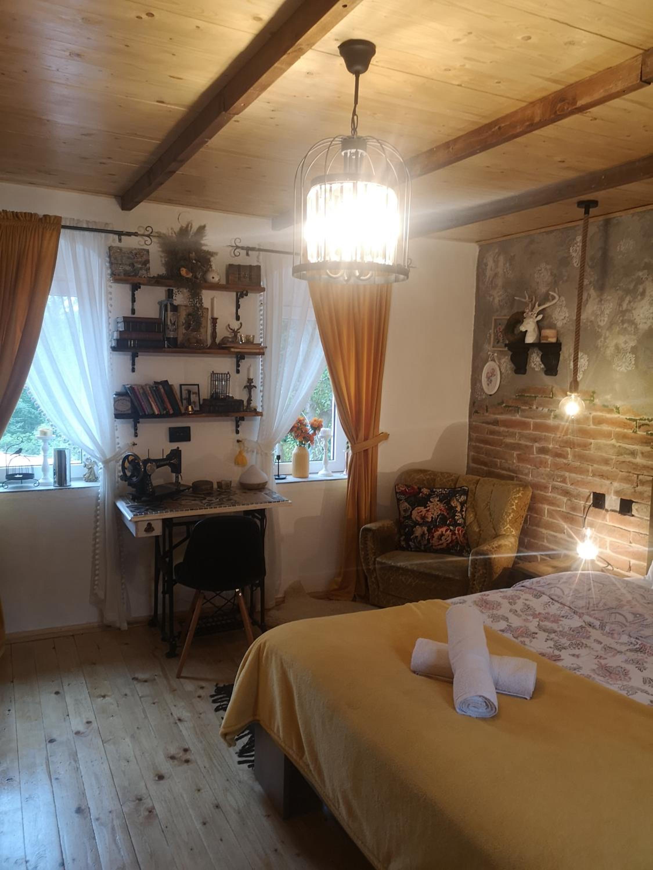 One-Bedroom House - Photo 2