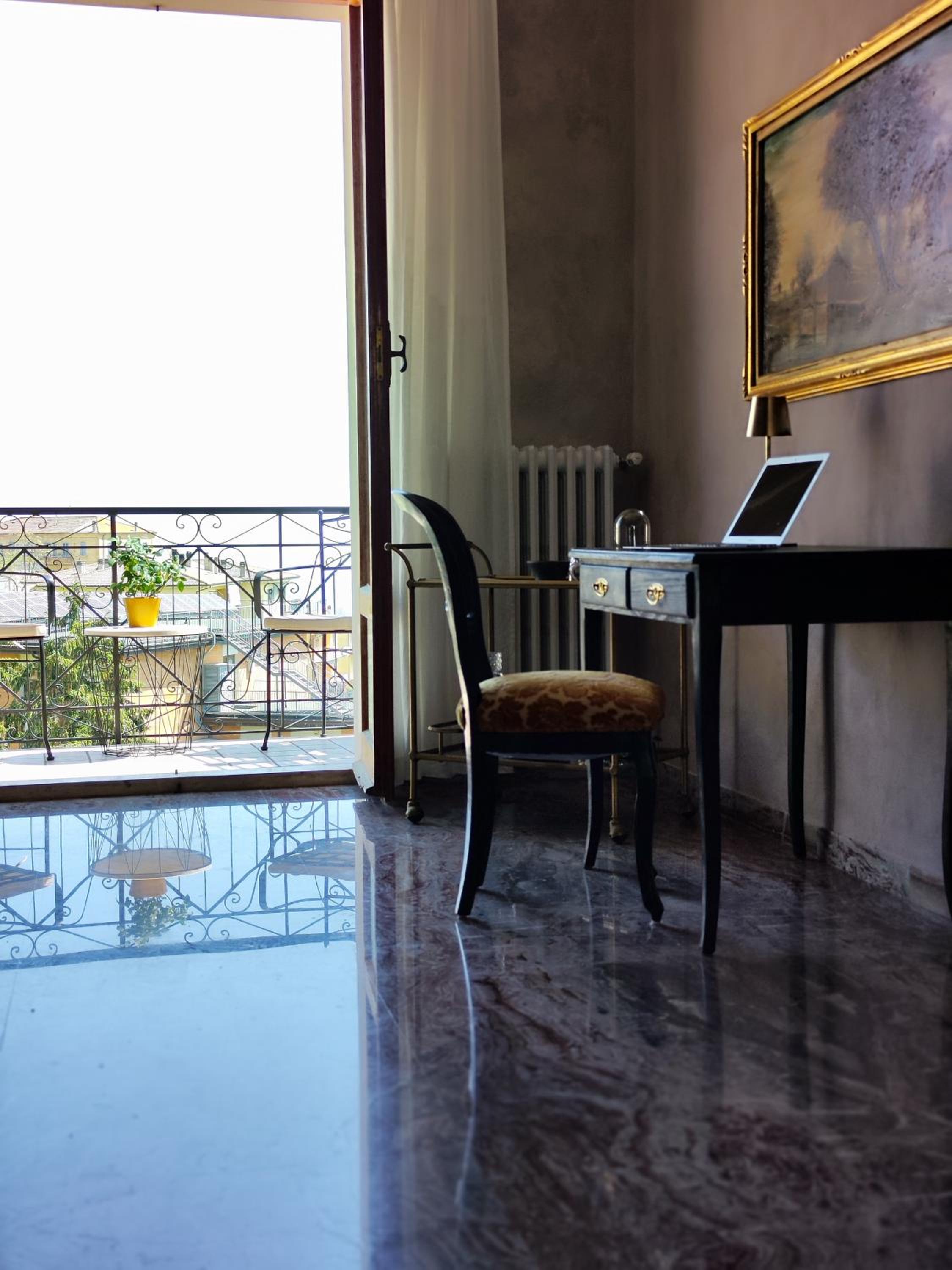 Deluxe Suite with Sea View photo 3