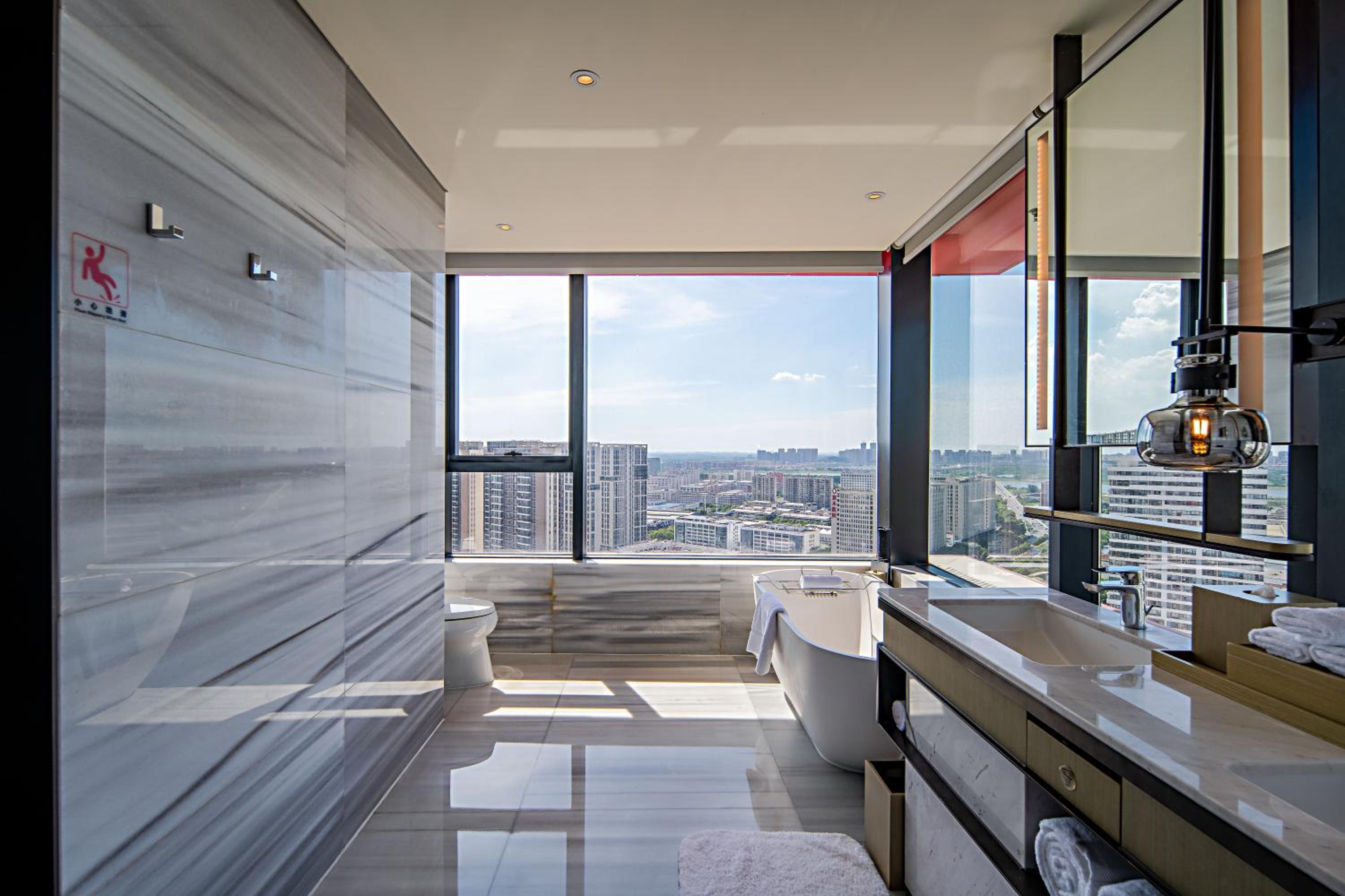 Executive Suite, Executive lounge access, 1 Bedroom Suite - Photo 3