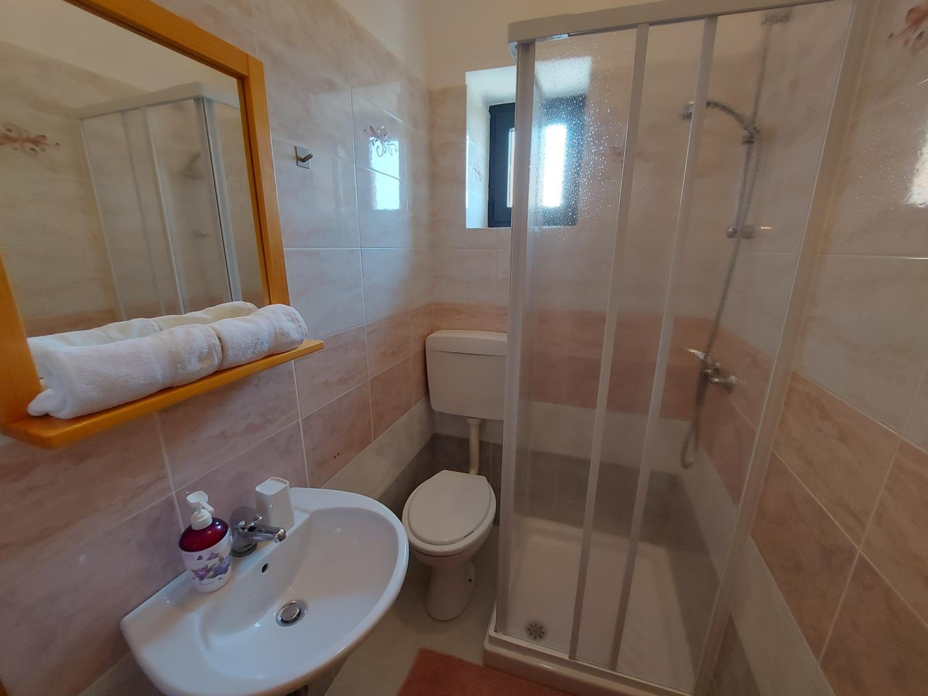 Double Or Twin Room With Private Bathroom photo 2