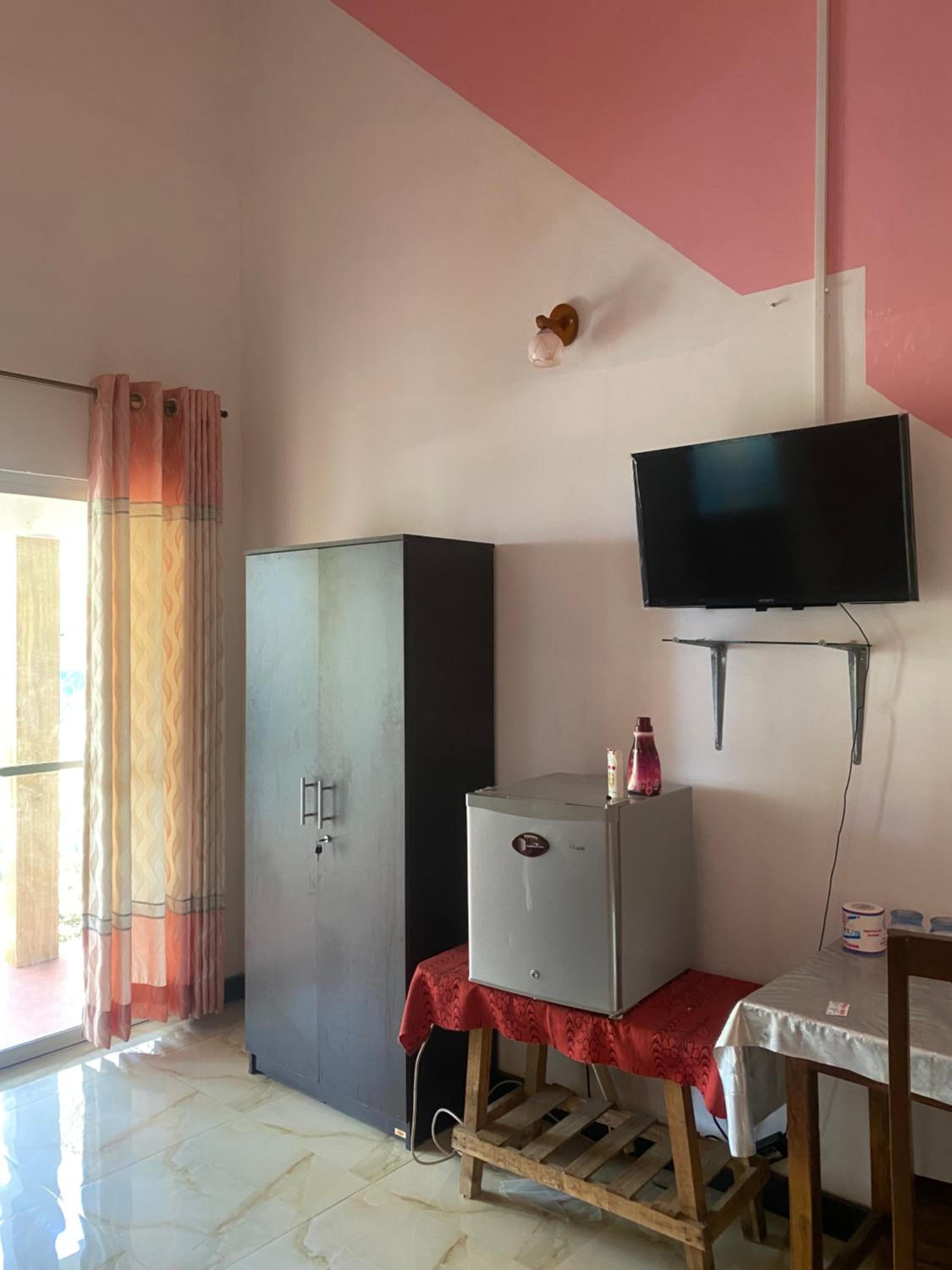 Deluxe Double Room (2 Adults + 1 Child) photo 3