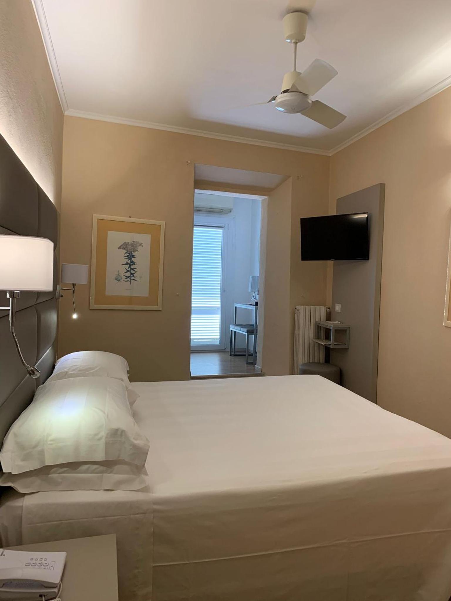 Double or Twin Room with Terrace