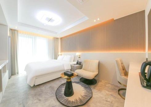 Main Building - Standard Double Room photo 2