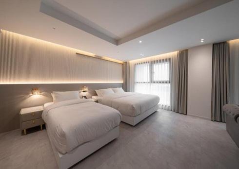 Main Building - Premium Twin Room - Photo 4