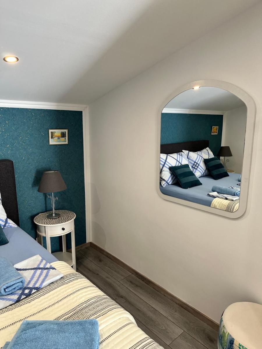 Two-Bedroom Apartment - Photo 4