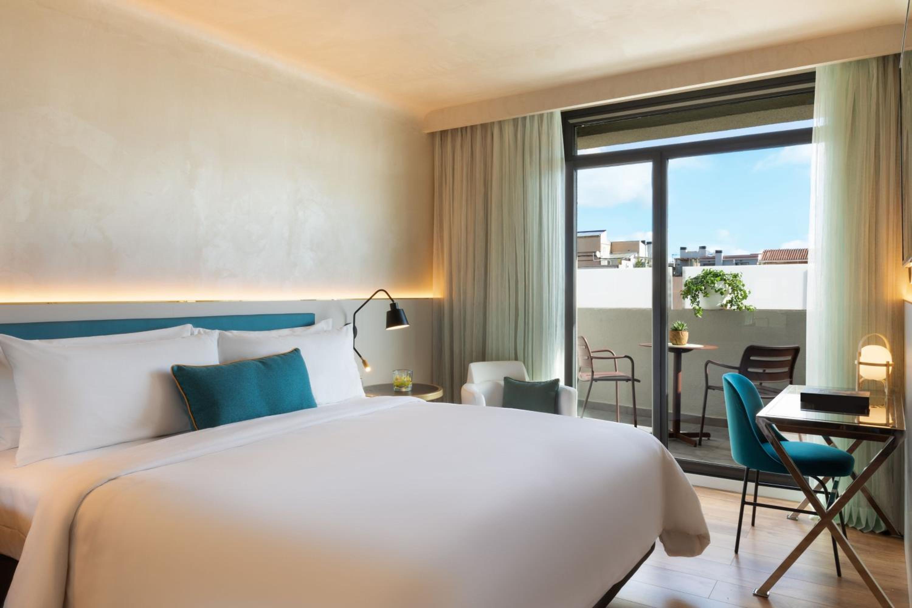 Urban Superior King Room with Balcony