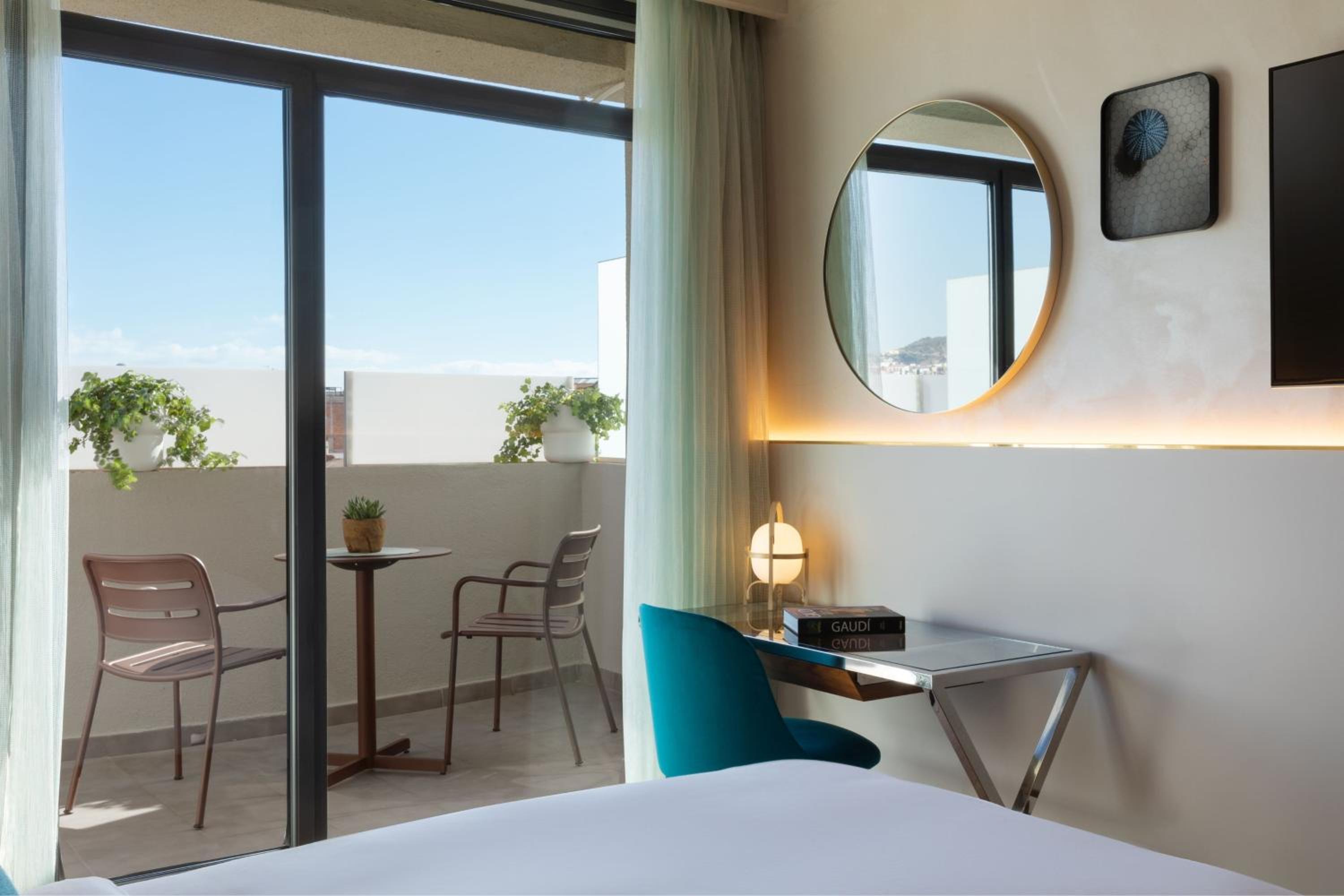 Urban Superior King Room with Balcony