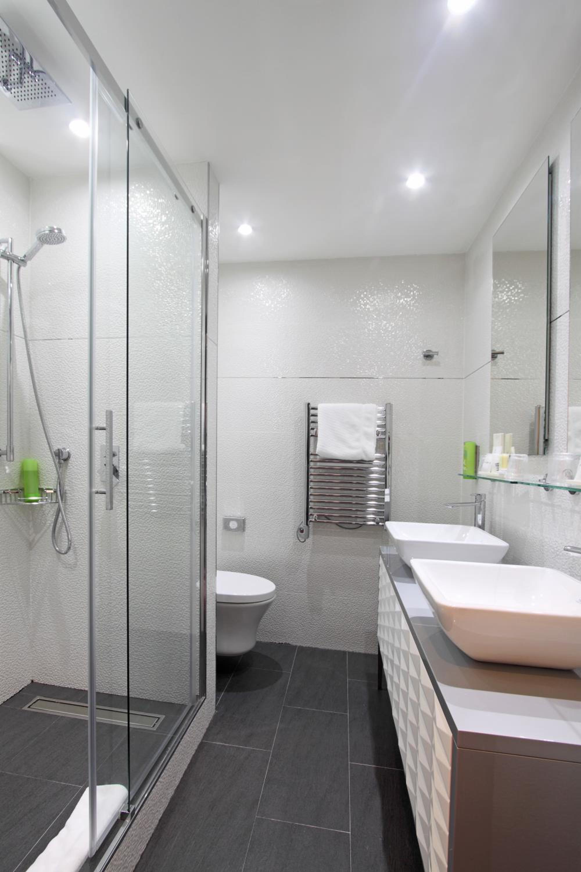 Double Room with Balcony - Photo 3