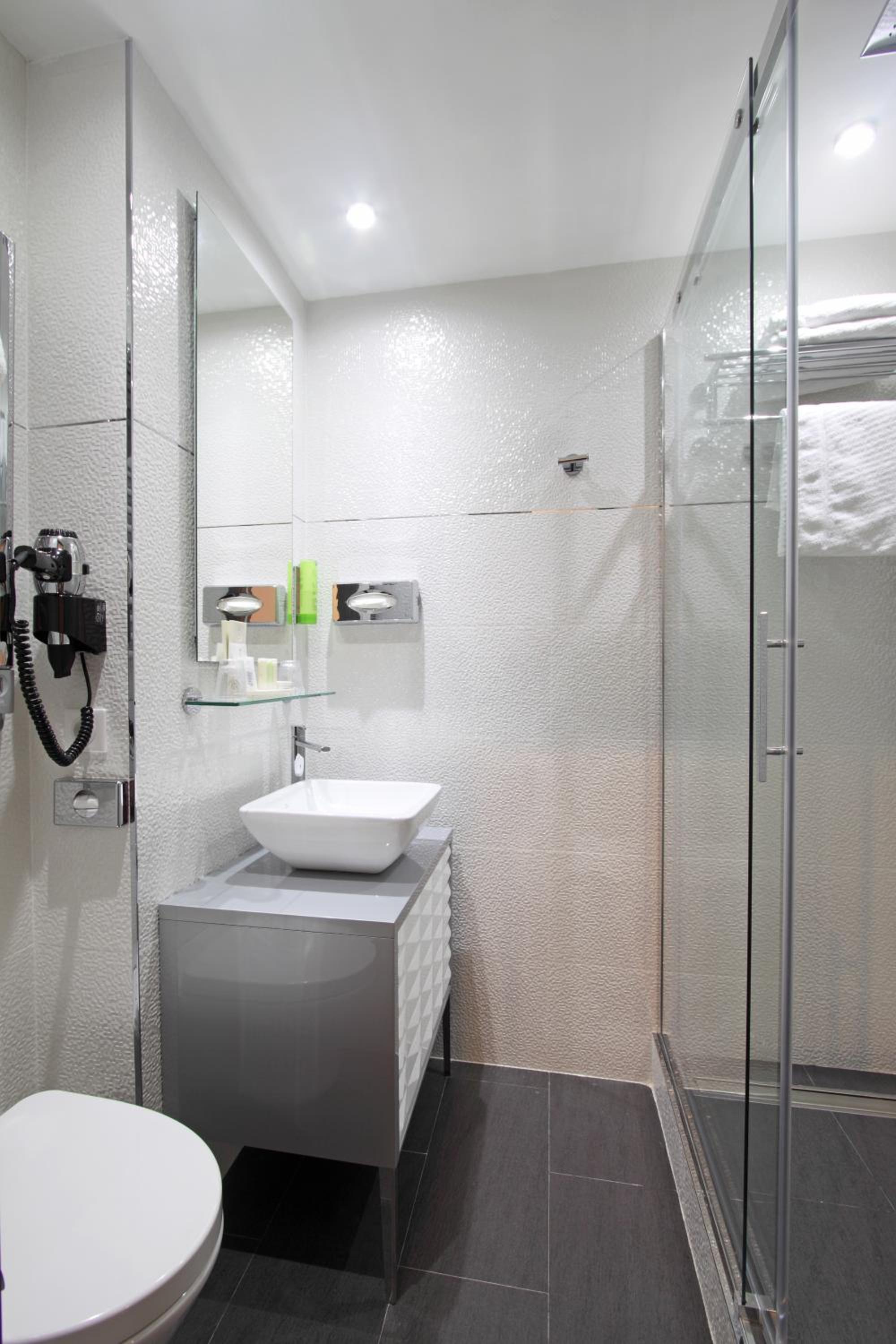 Double Room with Balcony - Photo 2
