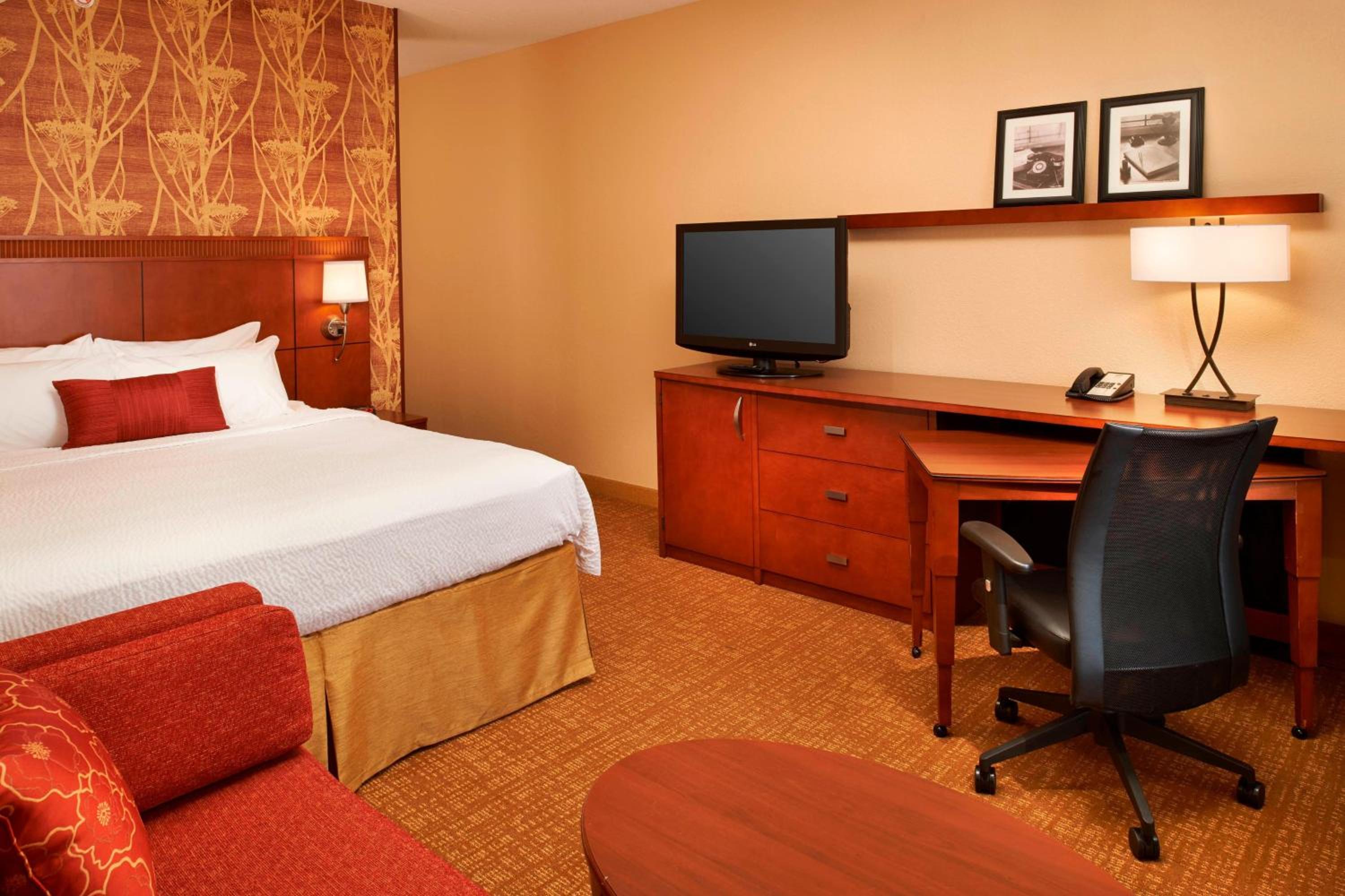 King Room with Sofa Bed - Photo 1