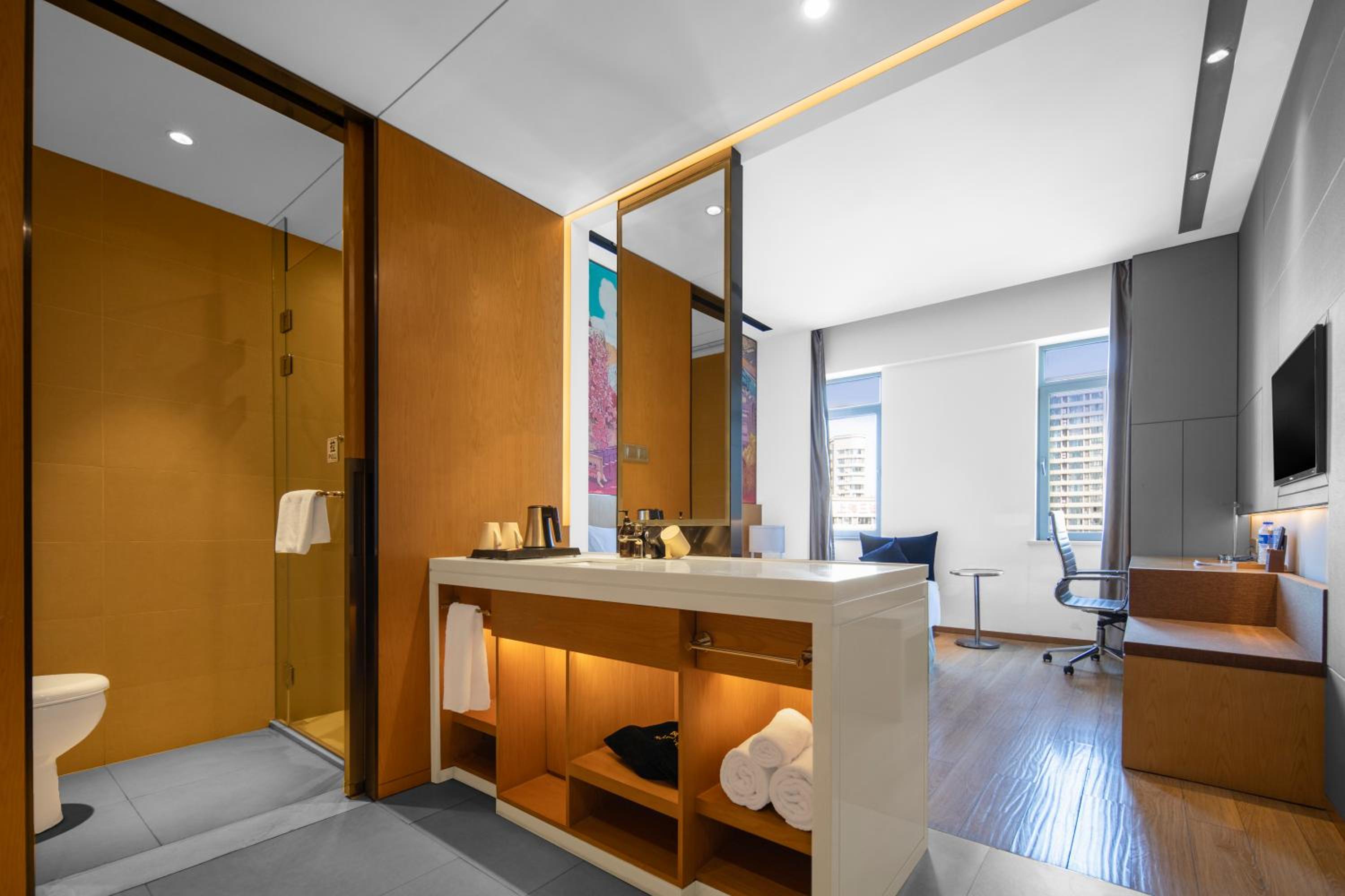 Deluxe King Room photo 3