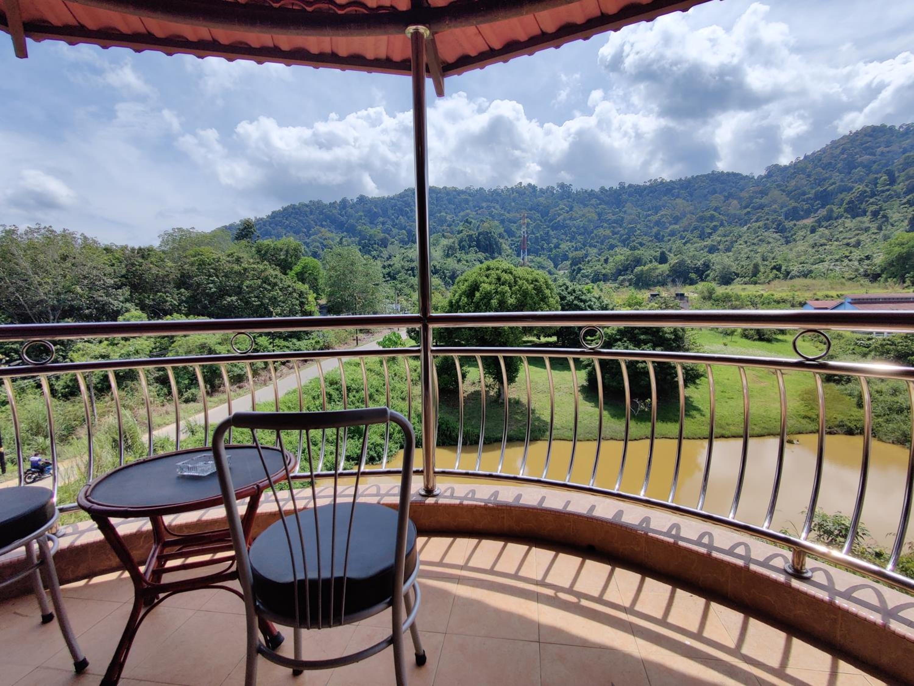 Seraya Suite (2 bedrooms+ 1 living hall) (2Queen +2Single) photo 3