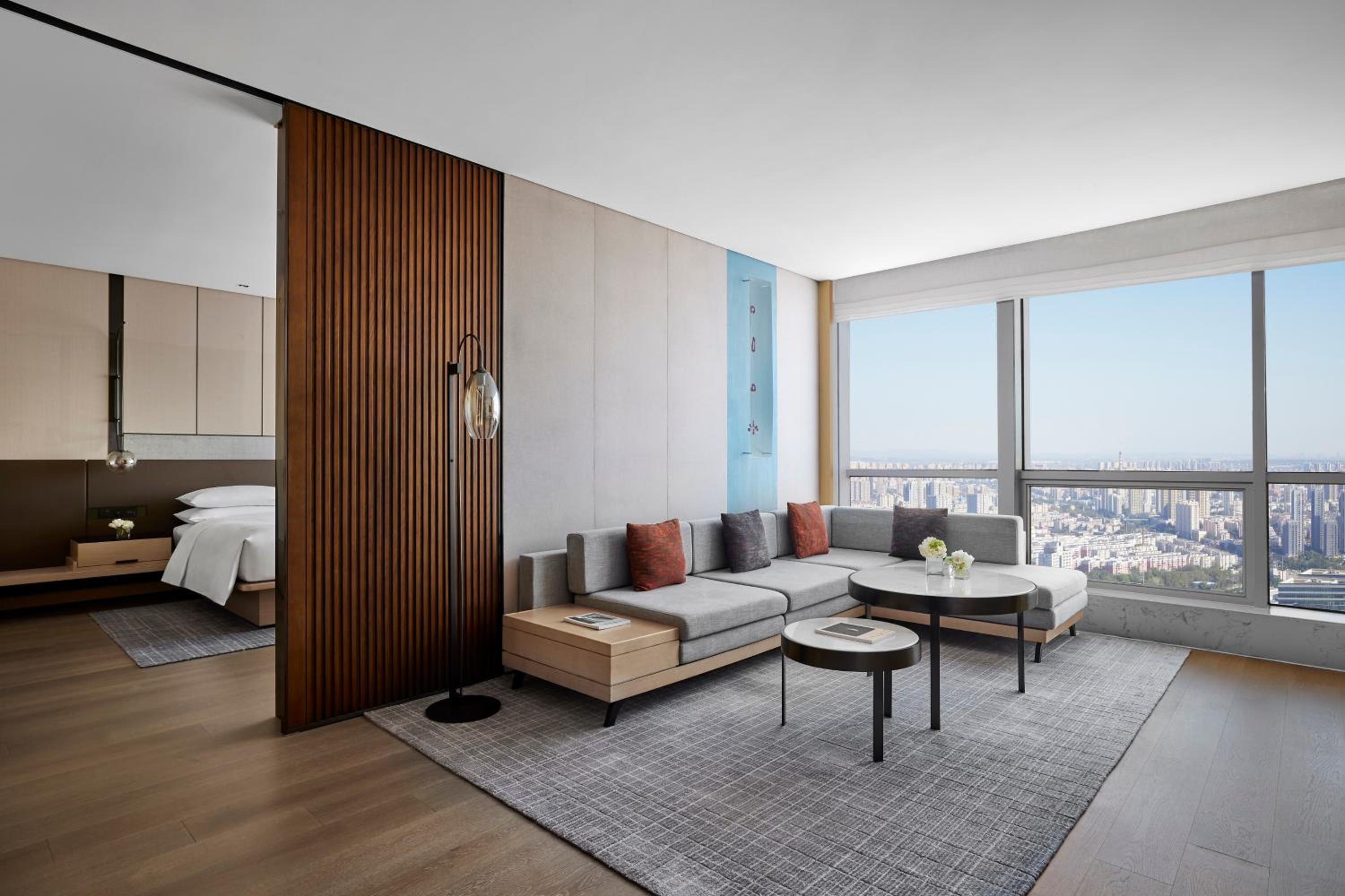 Marriott Premier Suite with Executive lounge access, 1 King - Photo 5