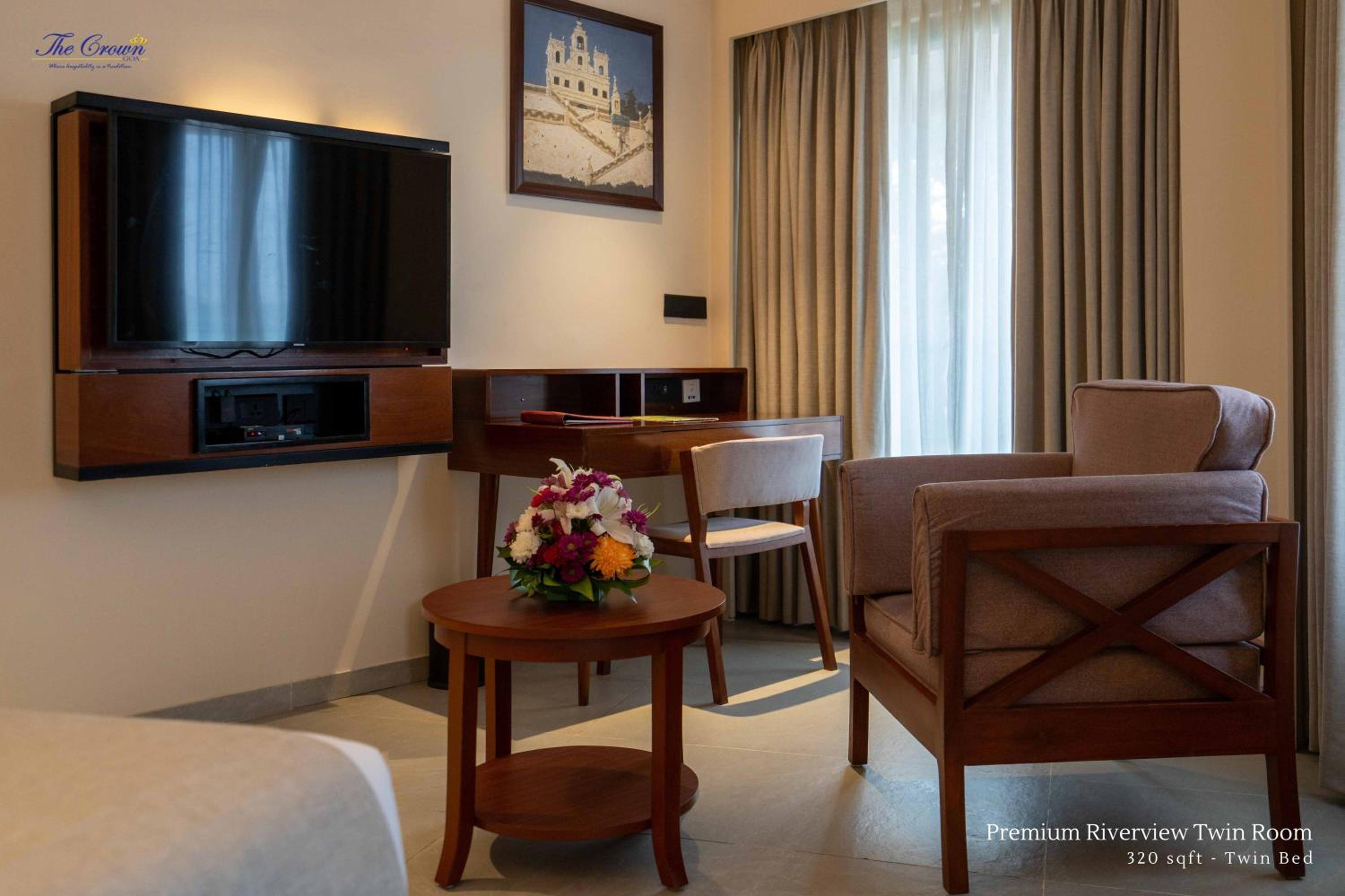 Premium Riverview Twin Room - Photo 4