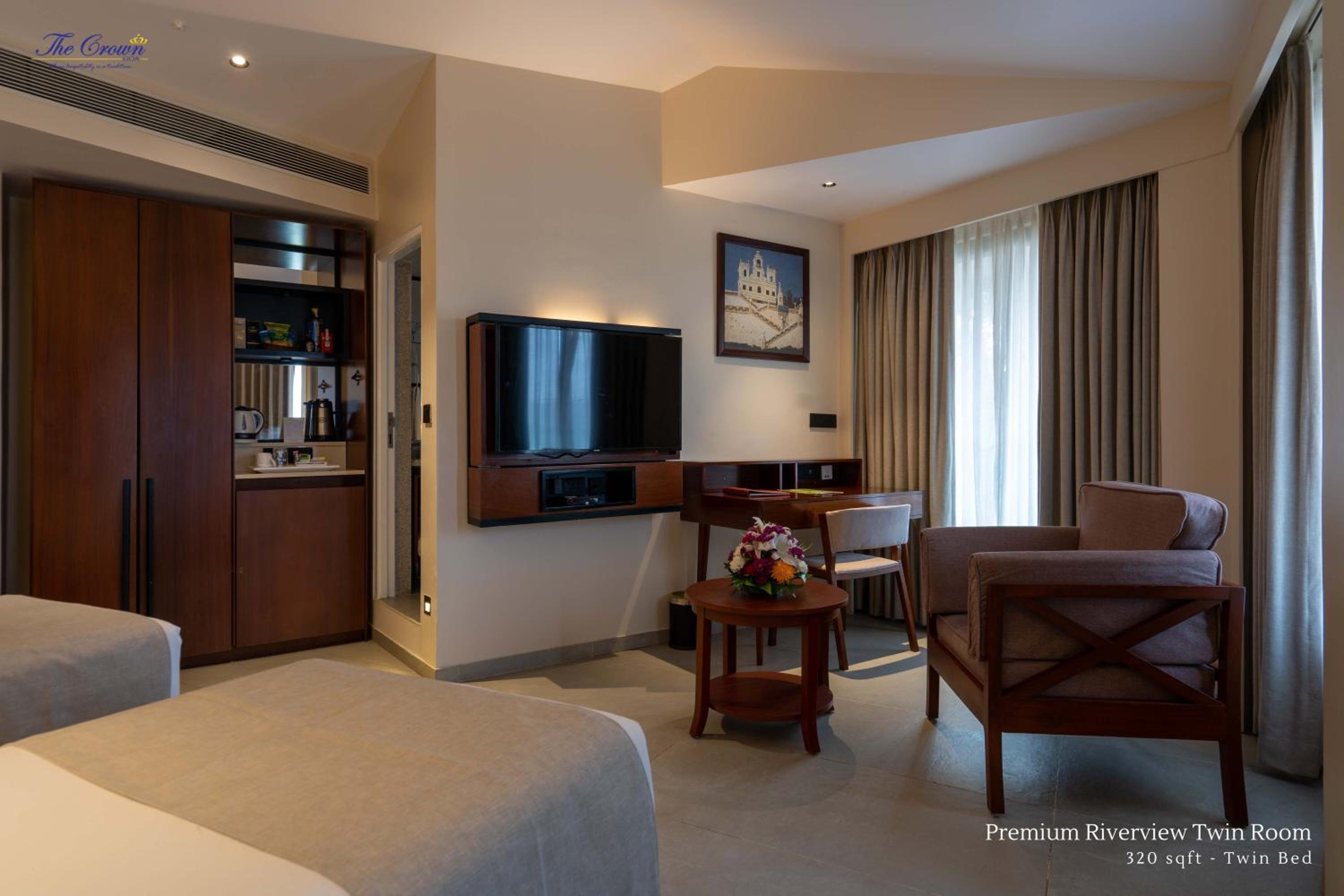 Premium Riverview Twin Room - Photo 5